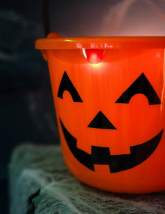 Halloweenes vödrök és cukorkazacskók