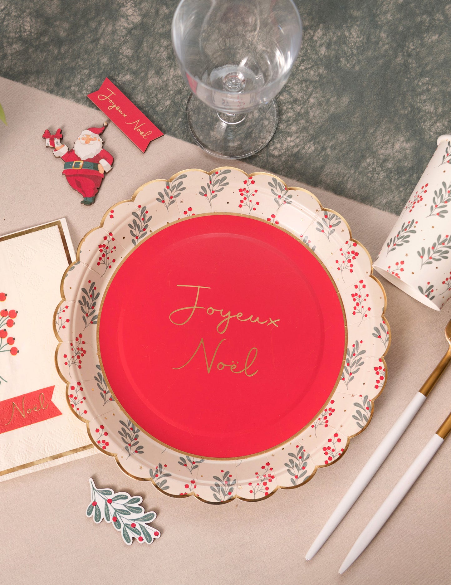 10 kagylós karácsonyi magyalpapírtányér 23 cm Boldog Karácsonyt