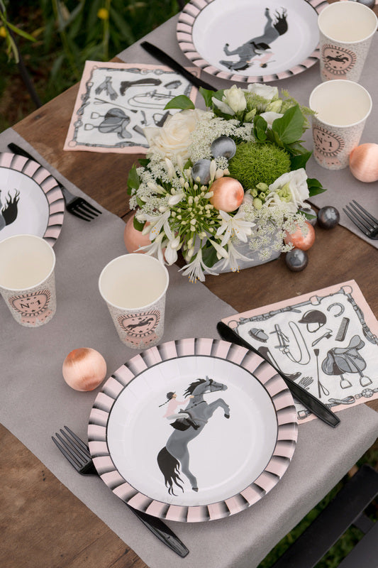 10 lovas témájú kartontányér 22,5 cm rózsaszín ló