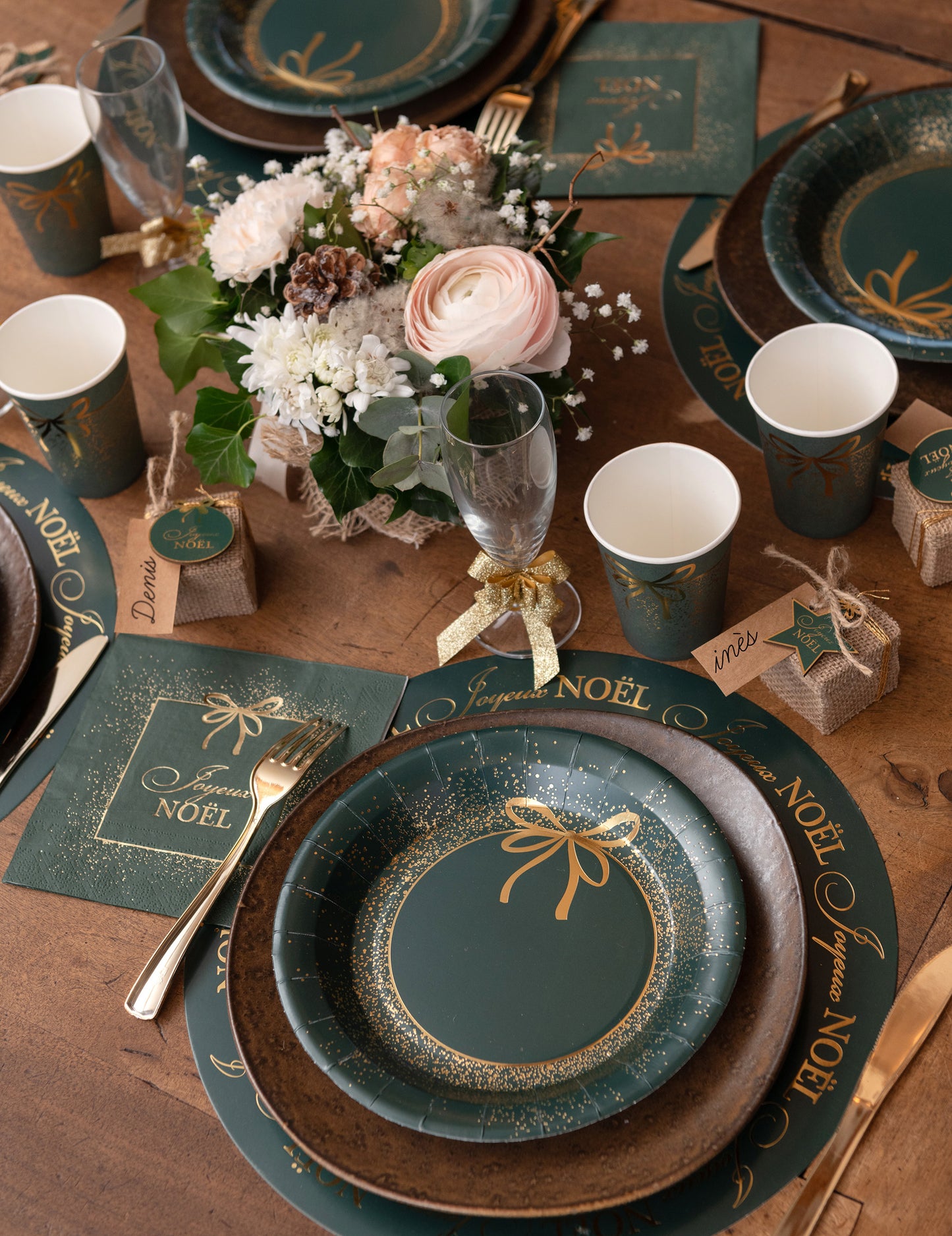 10 zöld és arany karácsonyi papírtányér 23 cm elegáns dizájn