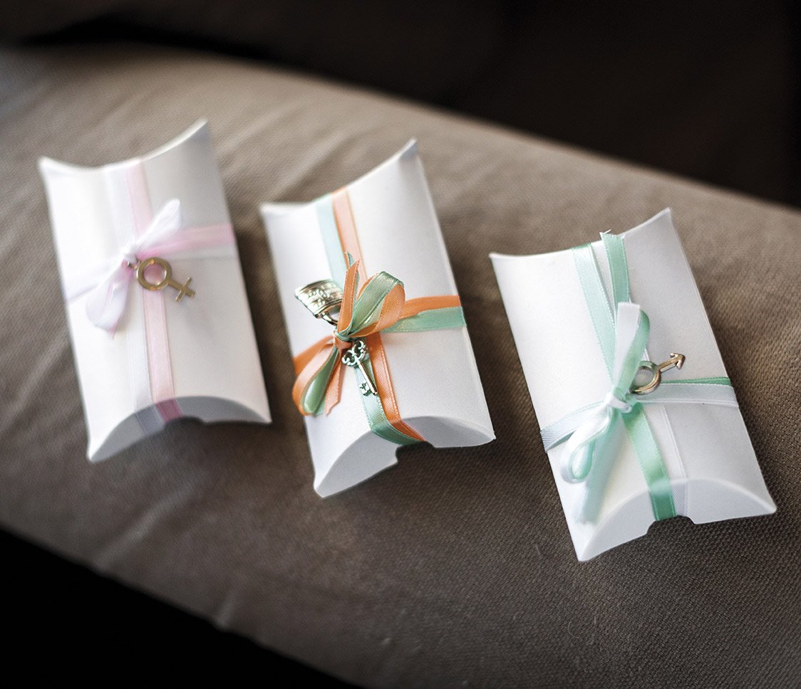 10 gyöngyházfehér kartondoboz esküvőkre és keresztelőkre