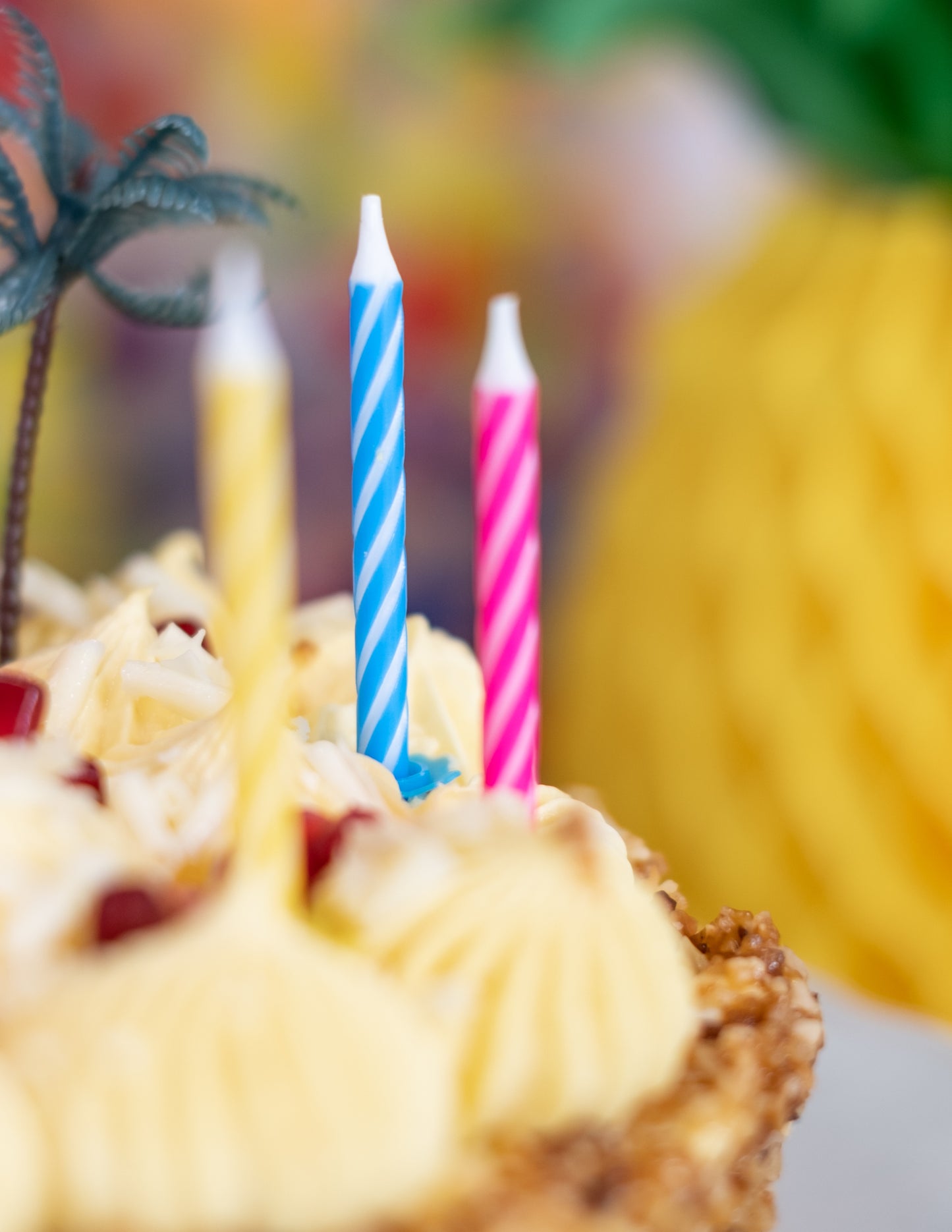 10 színes születésnapi gyertya 6 cm -es bobblokkal