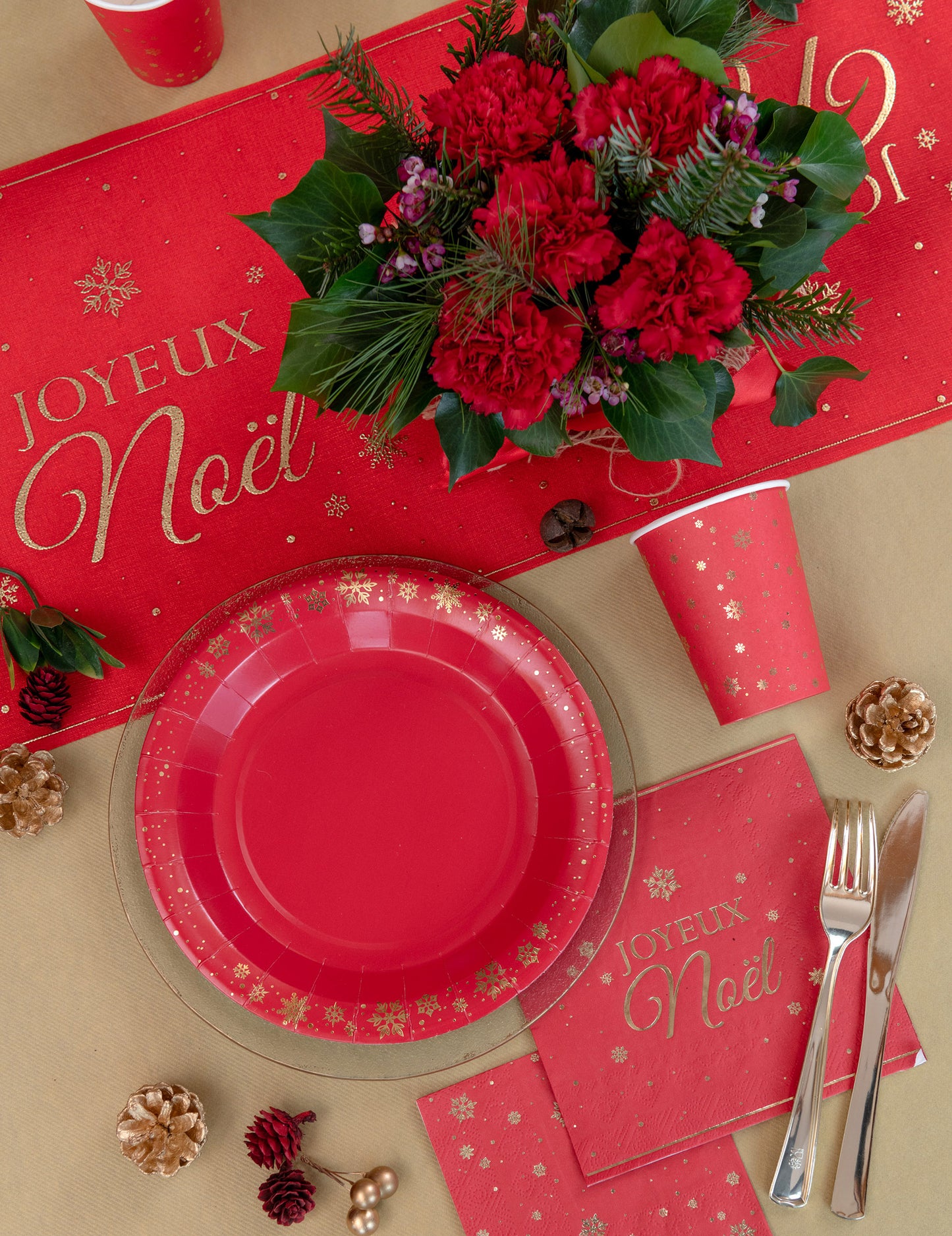 10 piros kartonpohár arany hópehely mintával, 27 cl, asztalra