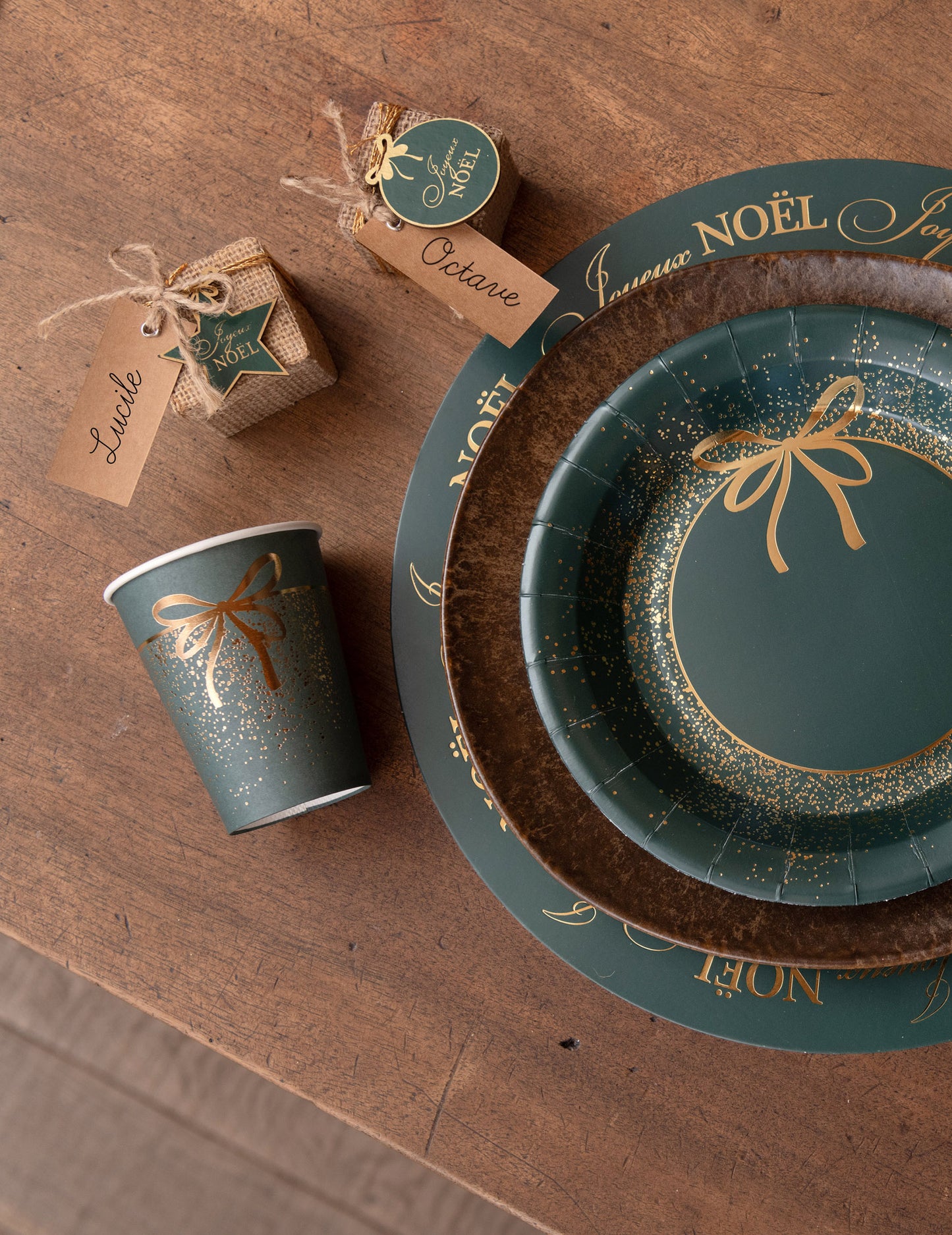 10 zöld és arany karácsonyi kartonpohár, 27 cl, ünnepi minta