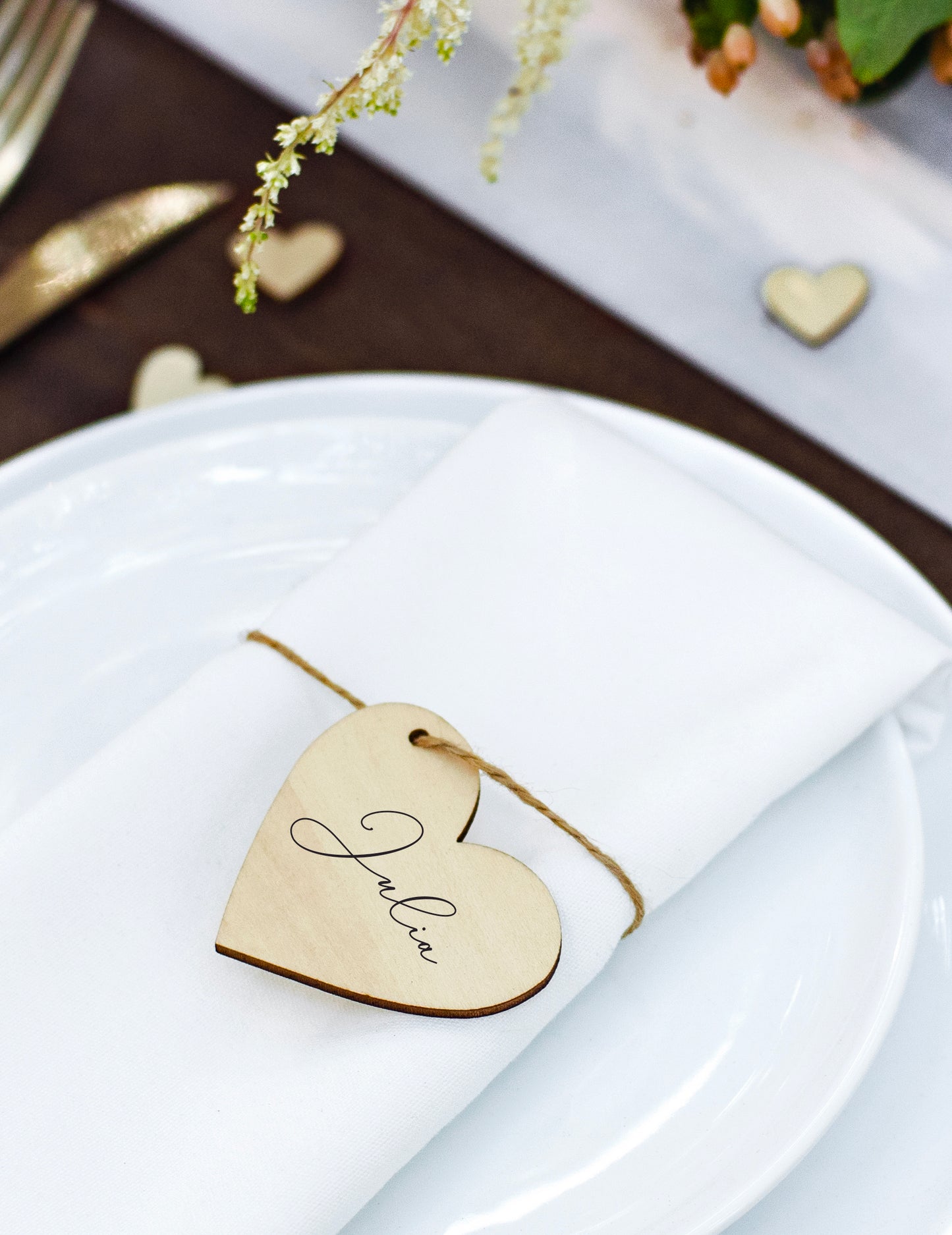 10 db szív alakú, fából készült ültetőkártya (6 x 5 cm) cm zsinórral