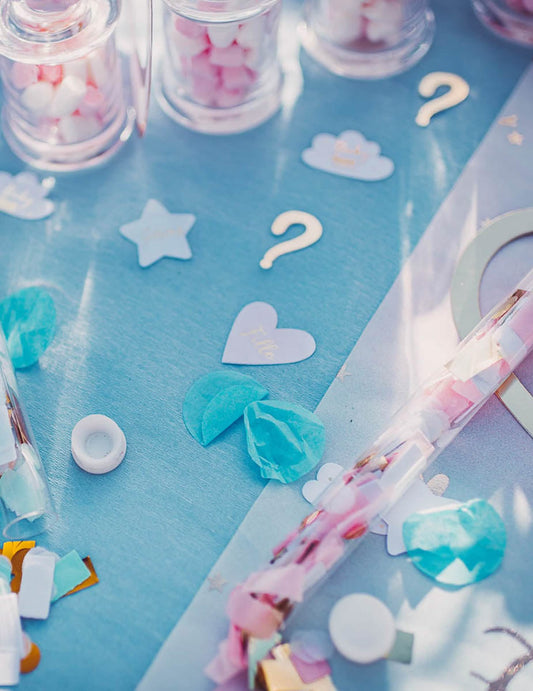Détail des formes et motifs du Confettis fille ou garçon pour gender reveal
