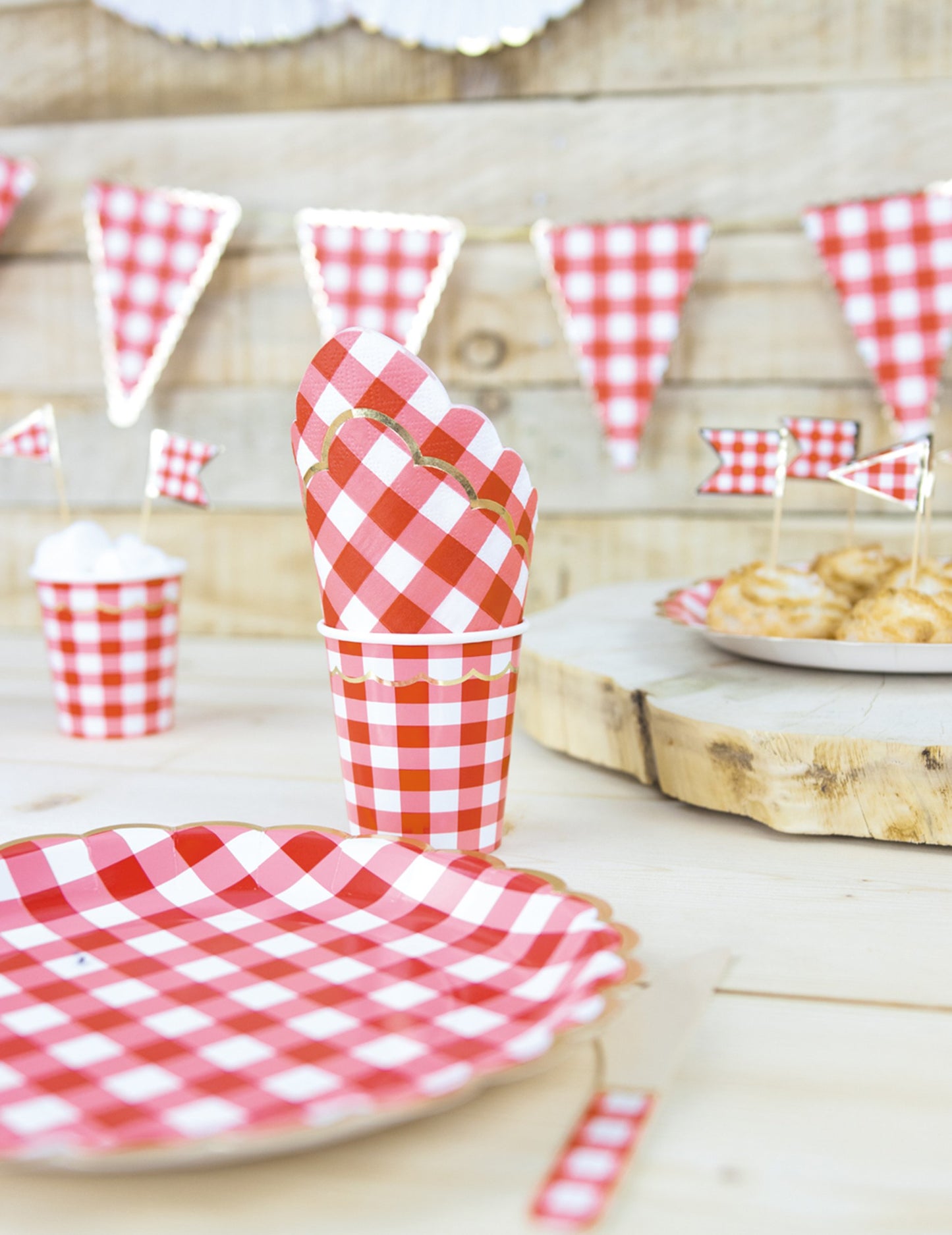 16 db kagylómintás piros kockás papírszalvéta, 33 x 33 cm