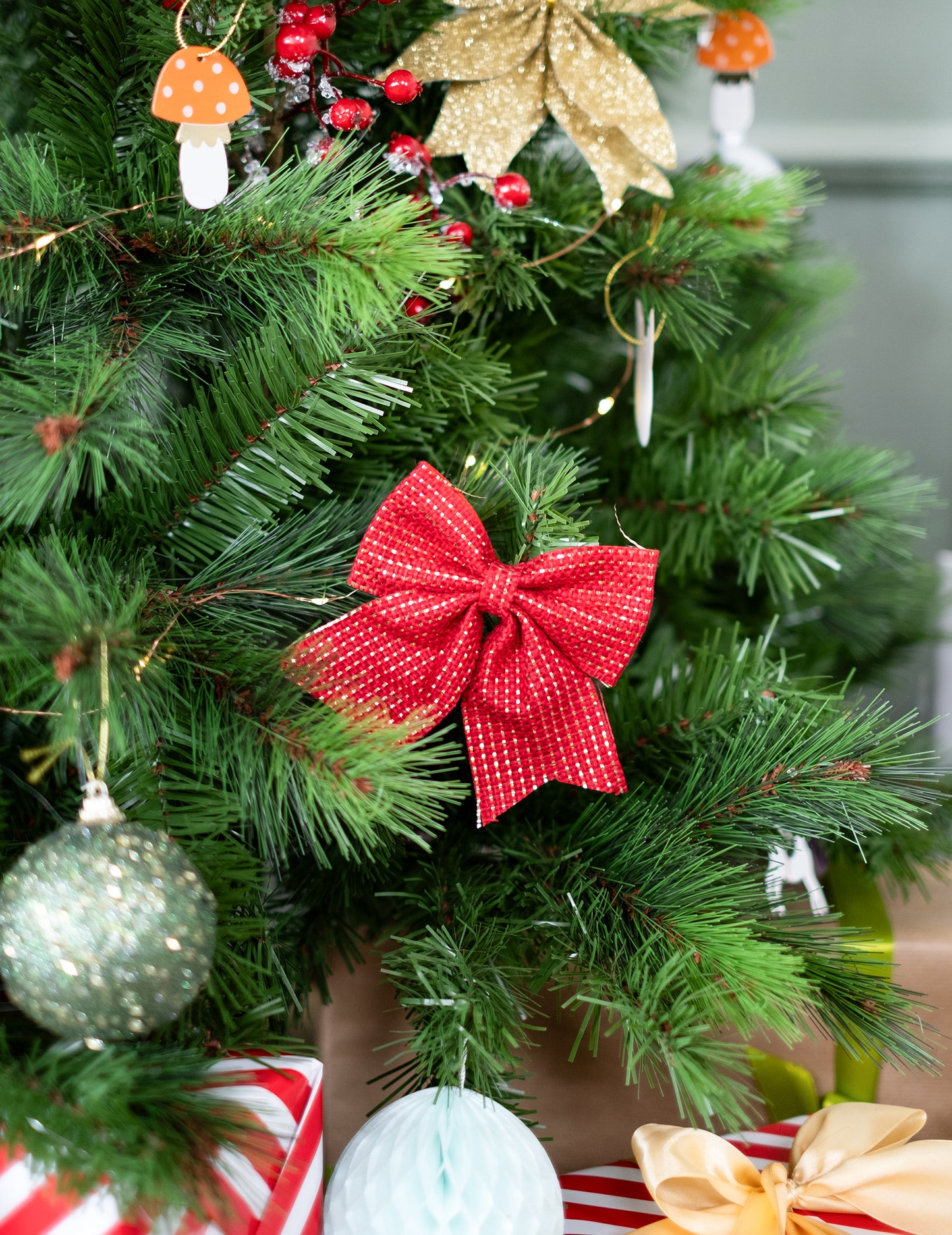 2 piros és arany juta masni 12 x 13 cm karácsonyi dekoráció