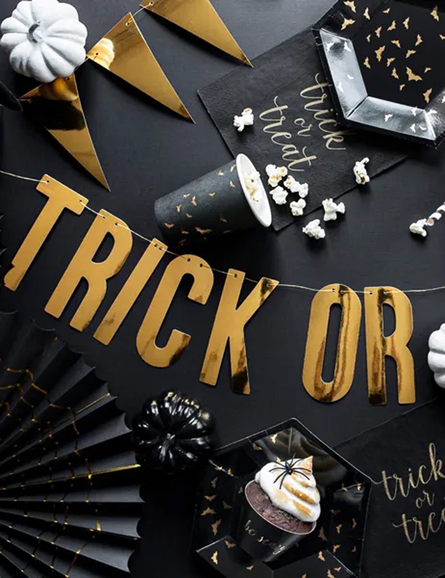 2 díszes fekete és arany pókmintás papírrozetta, 32-es és 40-es méretben cm Halloweenre