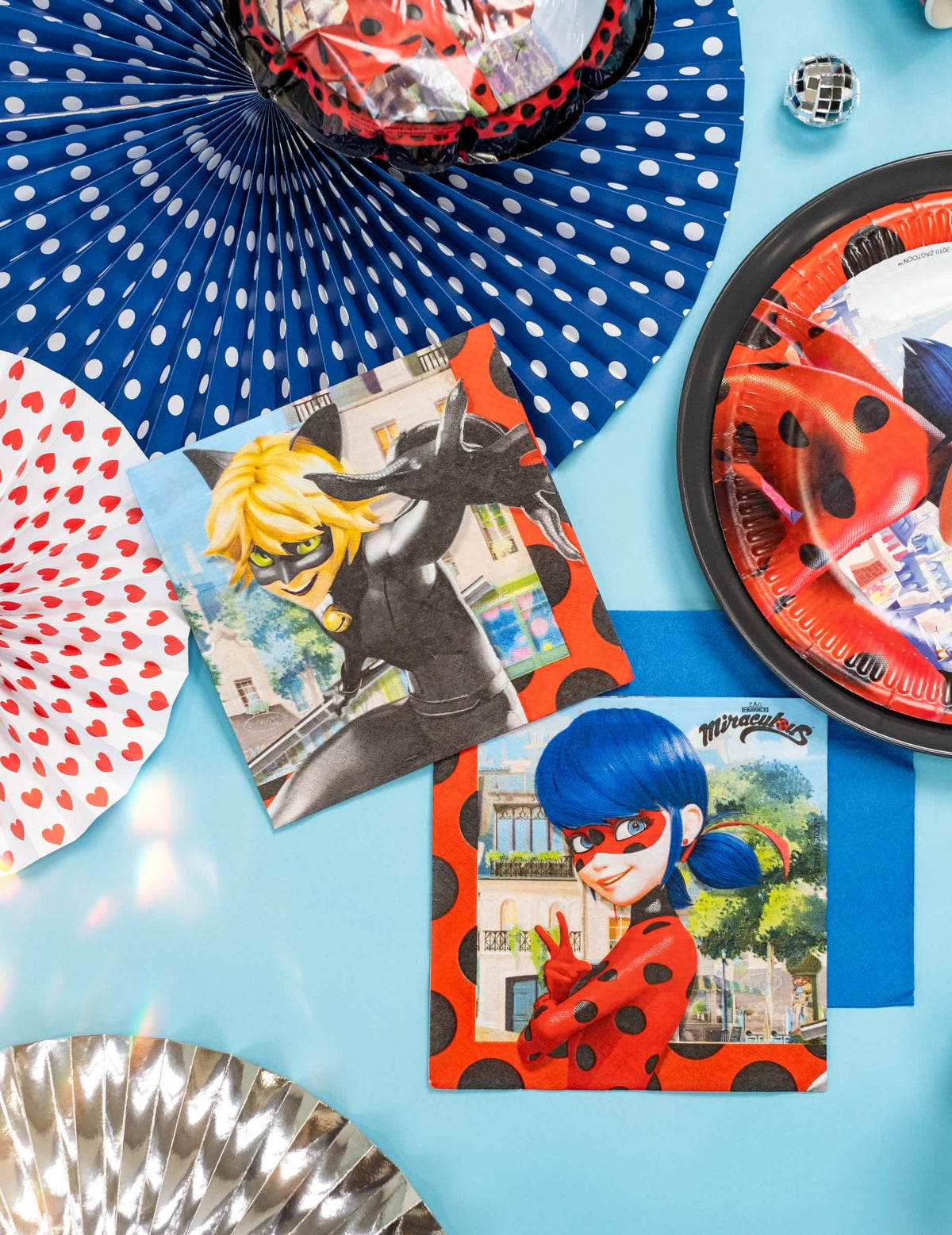 Asztaldekoráció papírszalvéták Miraculous Ladybug szereplőkkel