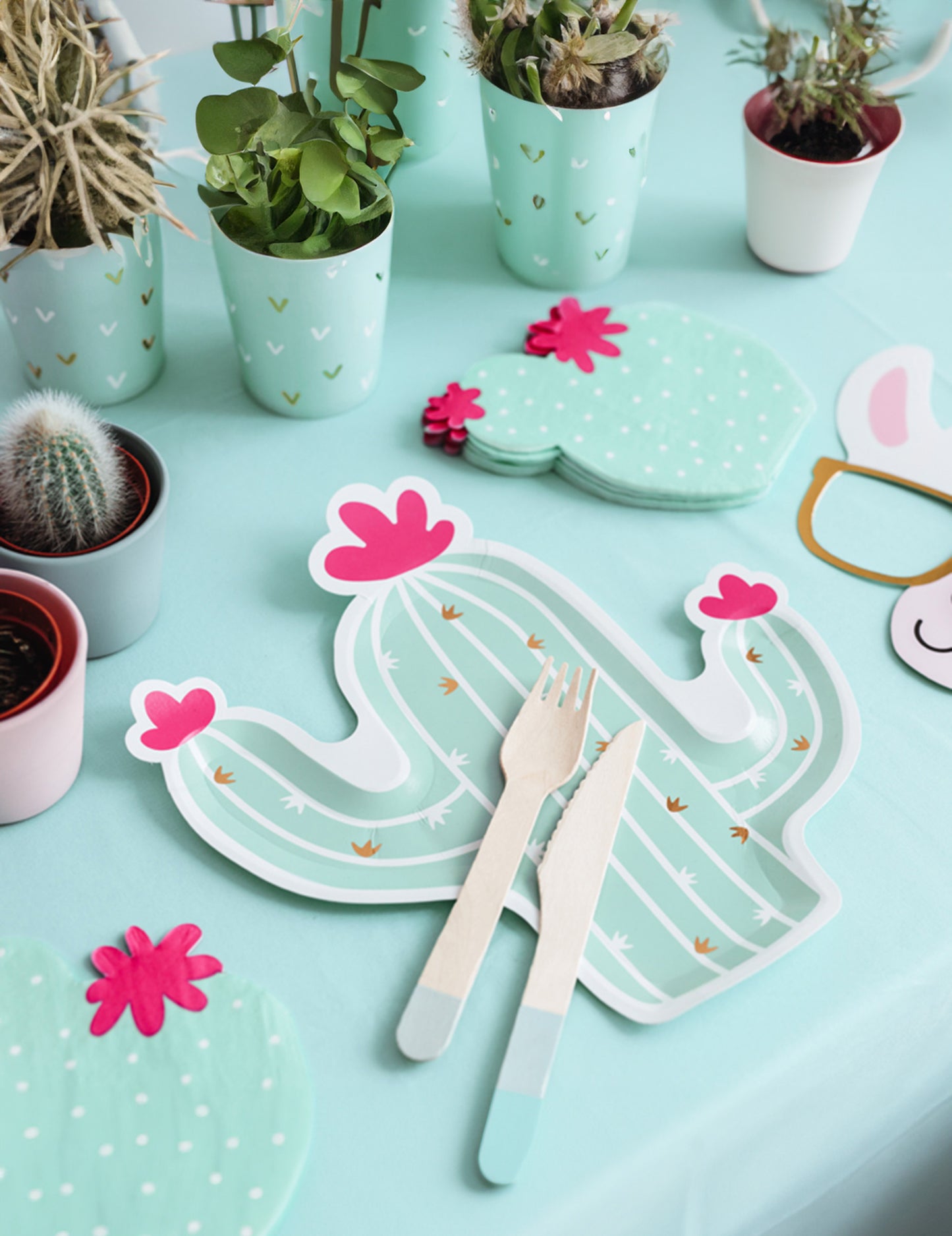 6 kaktusz alakú kartontányér menta, fukszia és arany színben, 23 x 24 cm