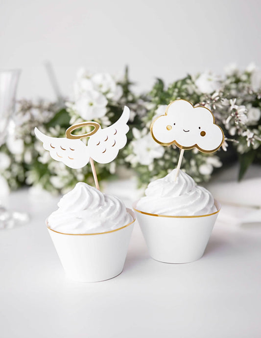 Mise en situation sur cupcakes du cake toppers en bois nuages et ailes pour baby shower