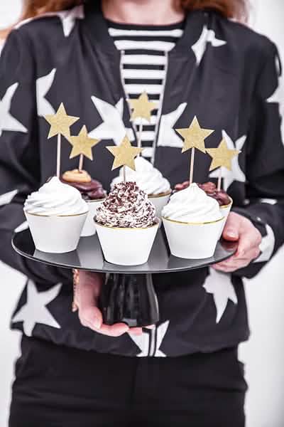 Elhelyezés cupcake-okon, csillag alakú cake toppers a tortákhoz, aranyszínű, csillogó
