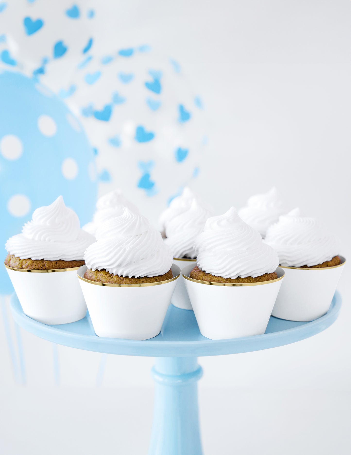 6 fehér és arany papír cupcake dísz esküvőre