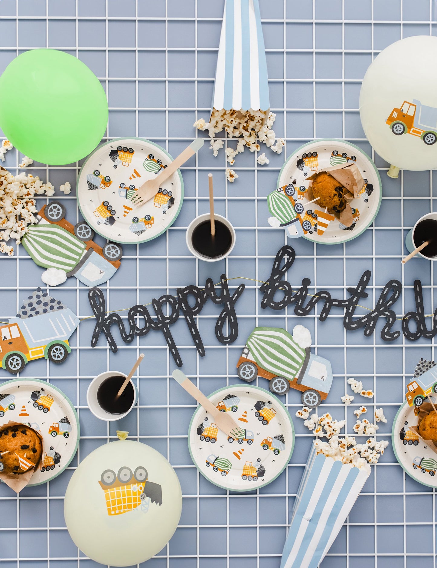 6 kis tányér helyszíni teherautók 18 cm