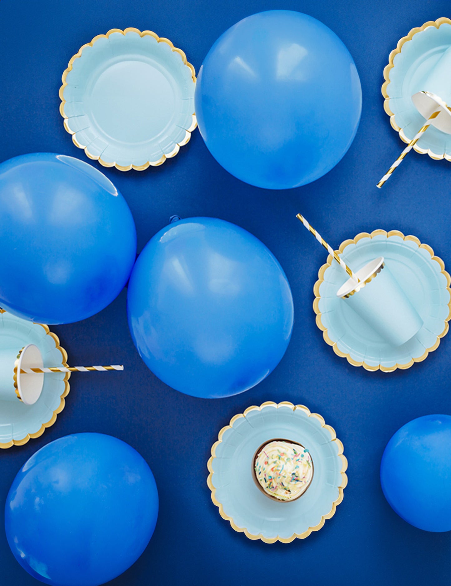 6 db kis égkék kartontányér kagylós arany szegéllyel 18 cm