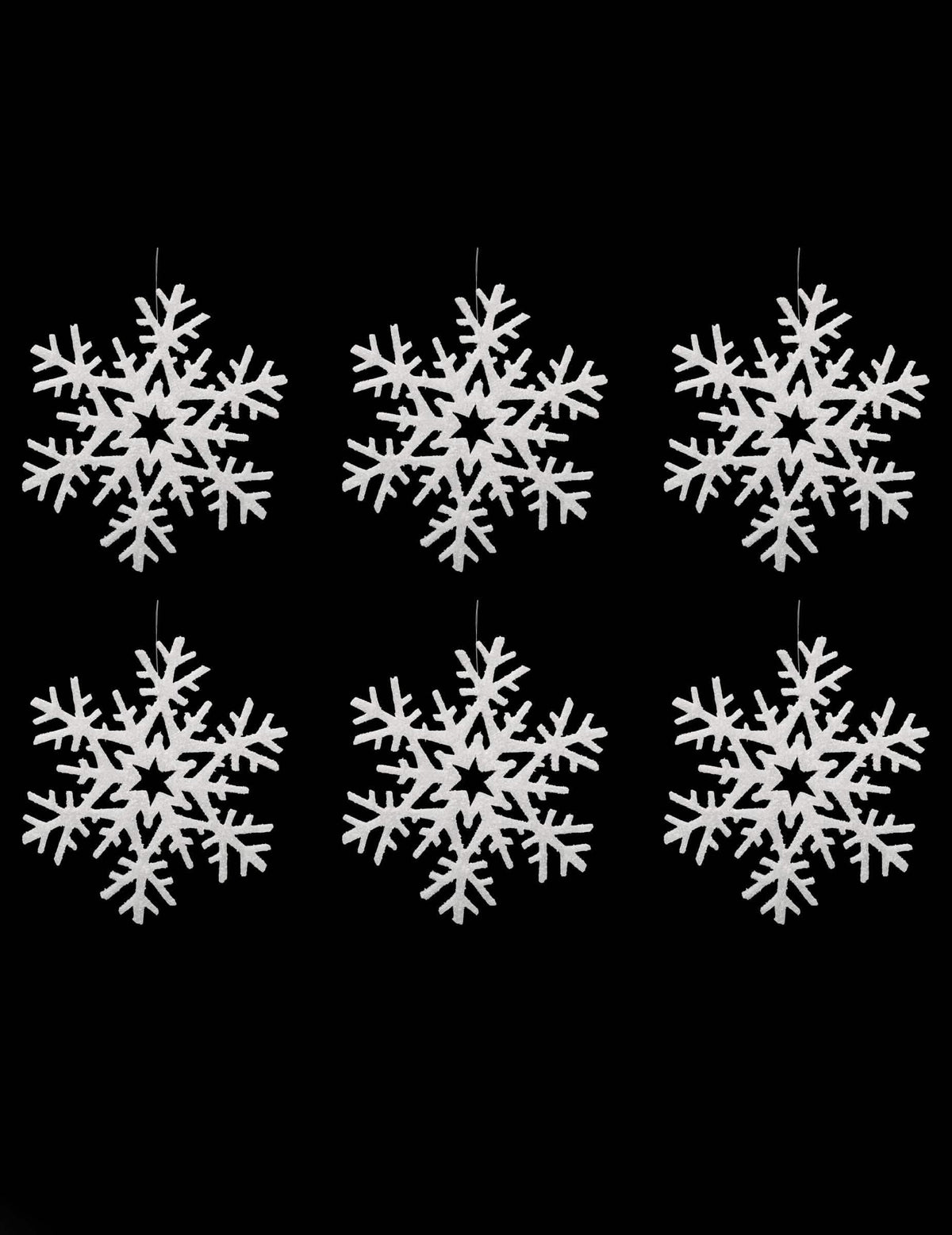 Fehér csillogó hópehelyfüggők karácsonyi díszítéshez
