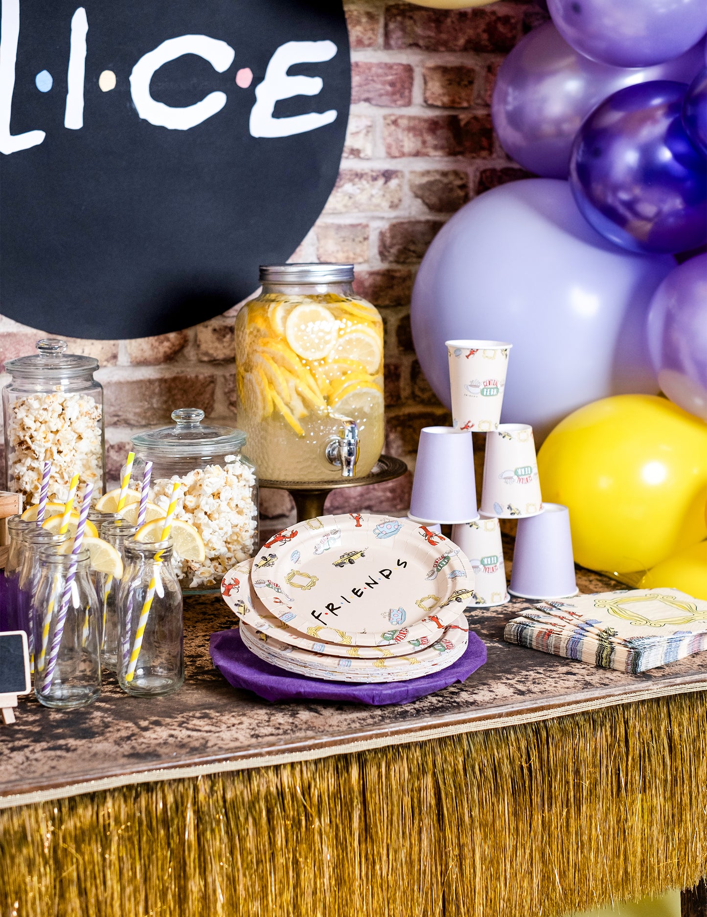 8 Carton Friends 23 tányér cm