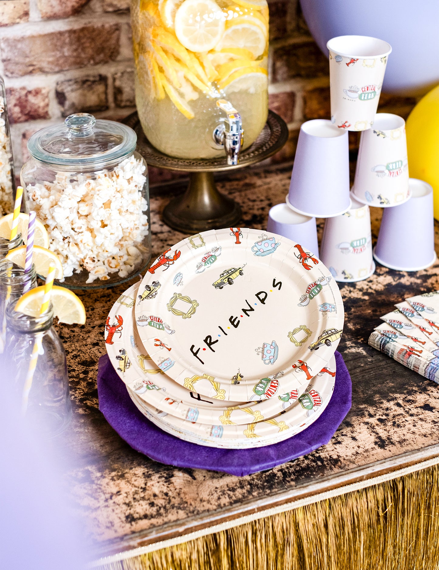 8 Carton Friends 23 tányér cm