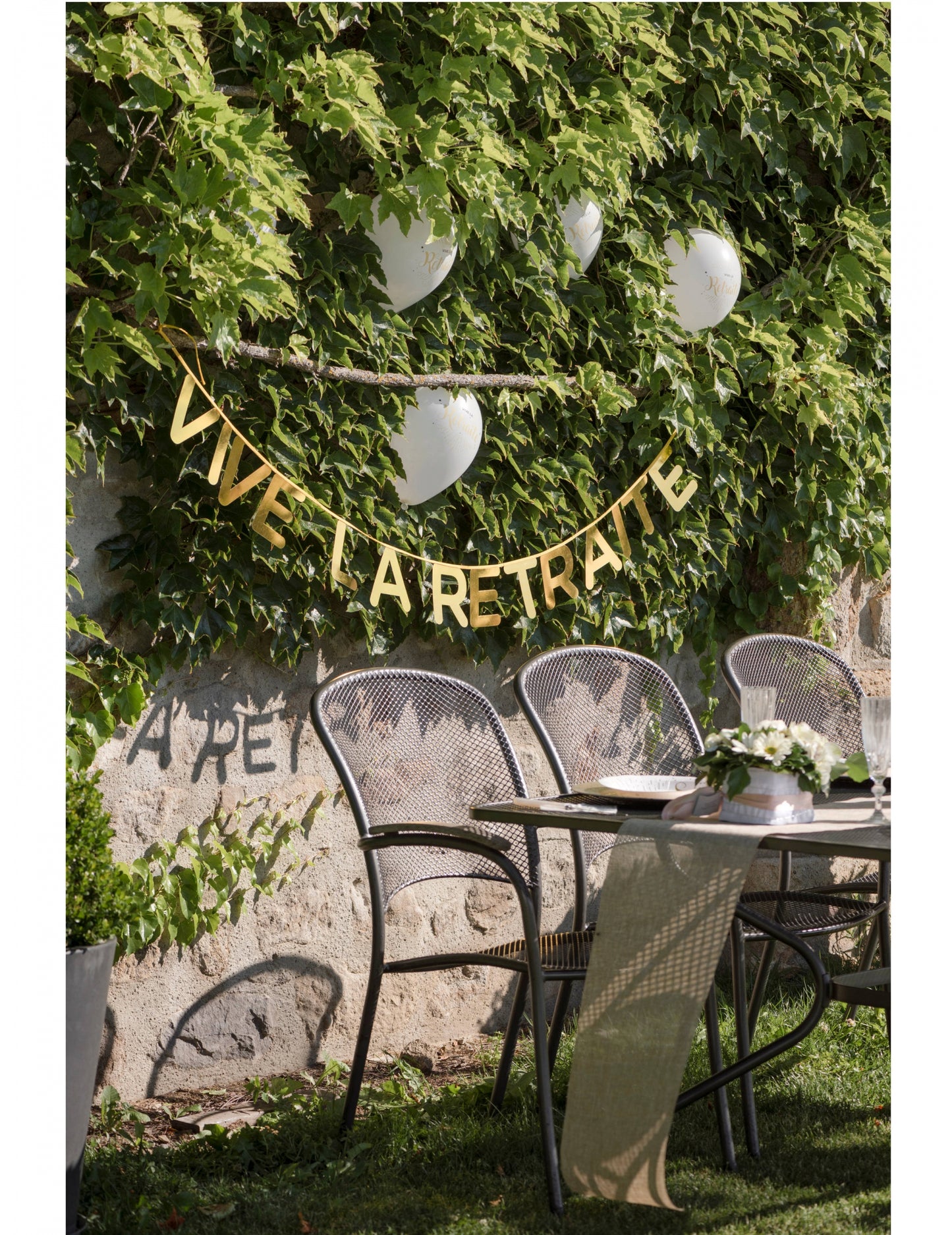 8 latex lufi, "Boldog nyugdíjas éveket" fehér és metál arany, 23 cm dekorációhoz