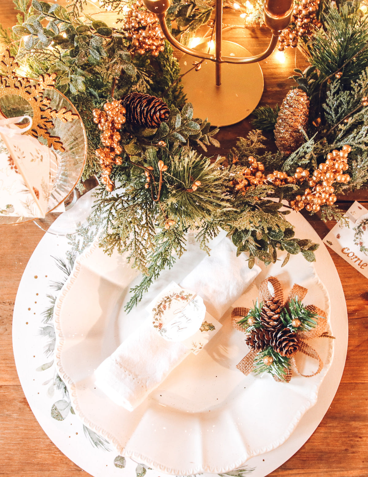 Gros plan du ronds de serviette Joyeux Noël Forêt enchantée