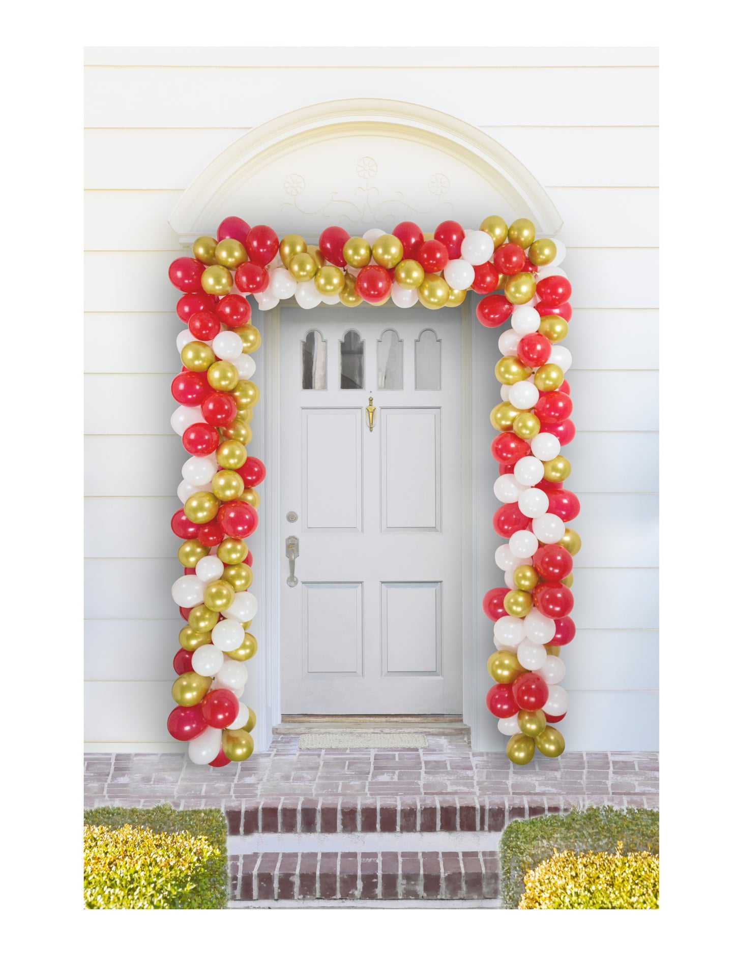 Piros, fehér és arany lufiív bejárati ajtóra, 240 lufi