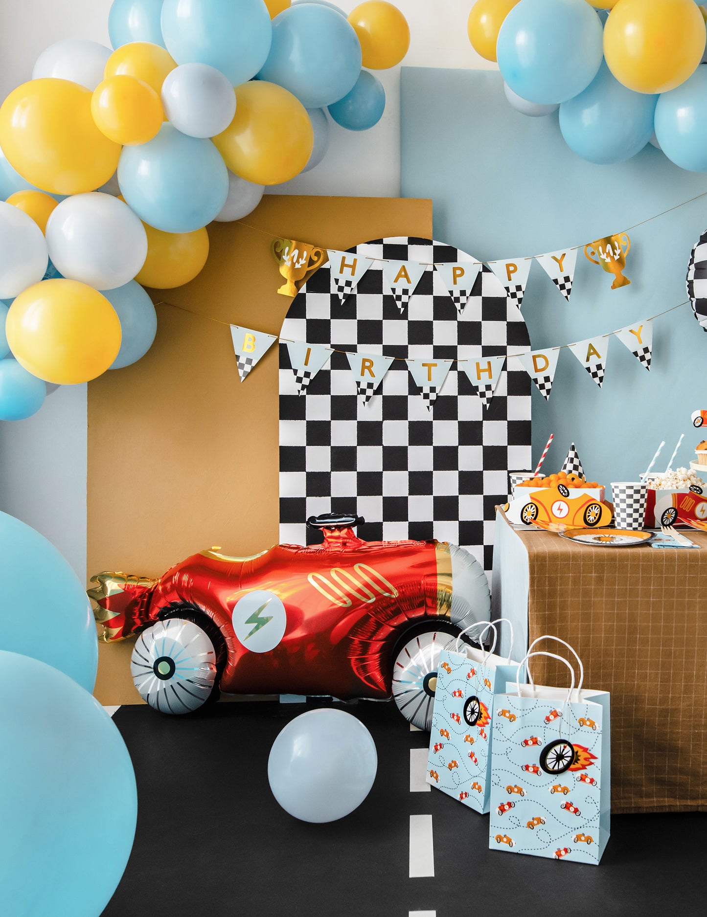 Piros versenyautó alumínium golyó 111 x 63 cm