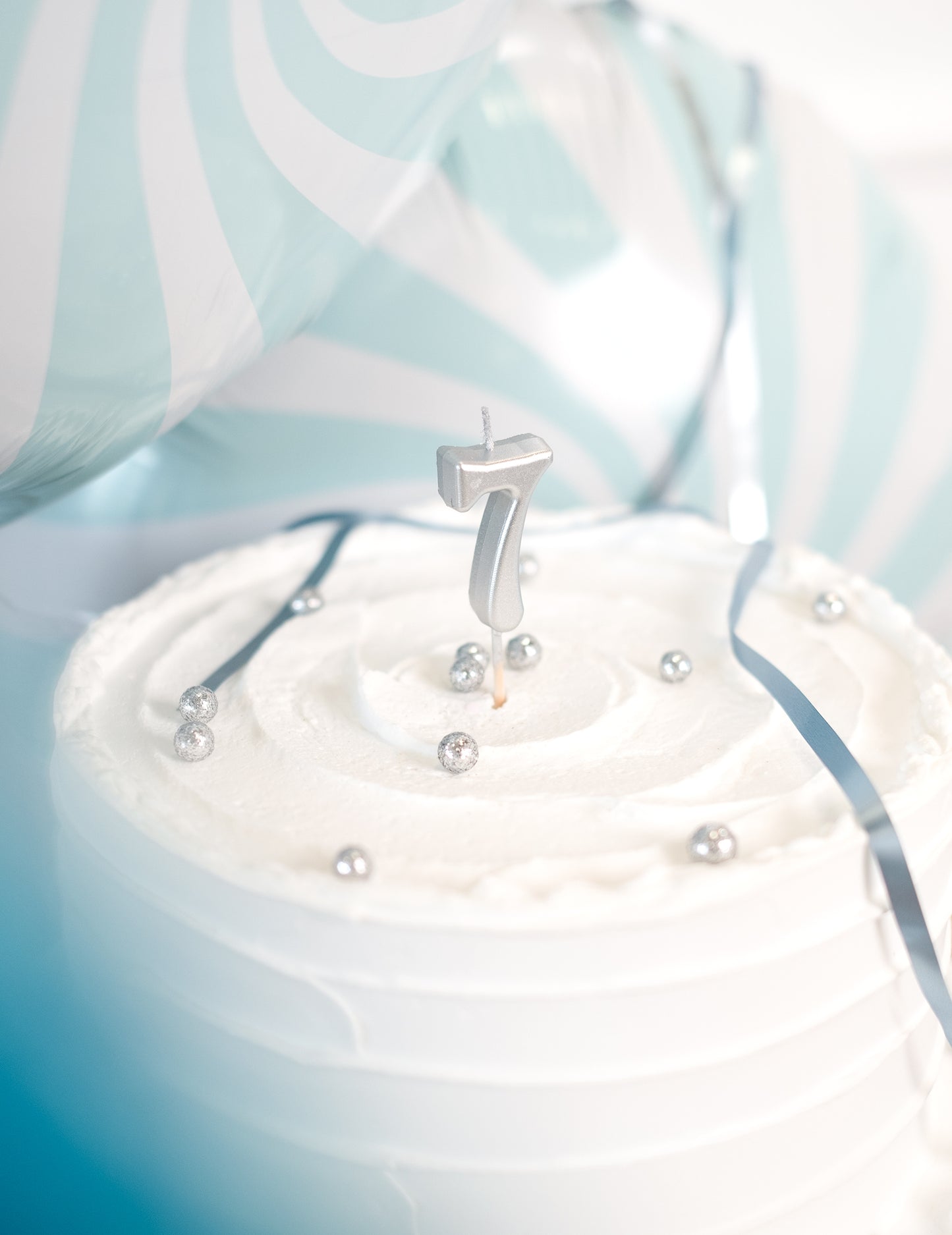 Metál ezüst színű 7-es születésnapi gyertya 4.3 cm csúccsal