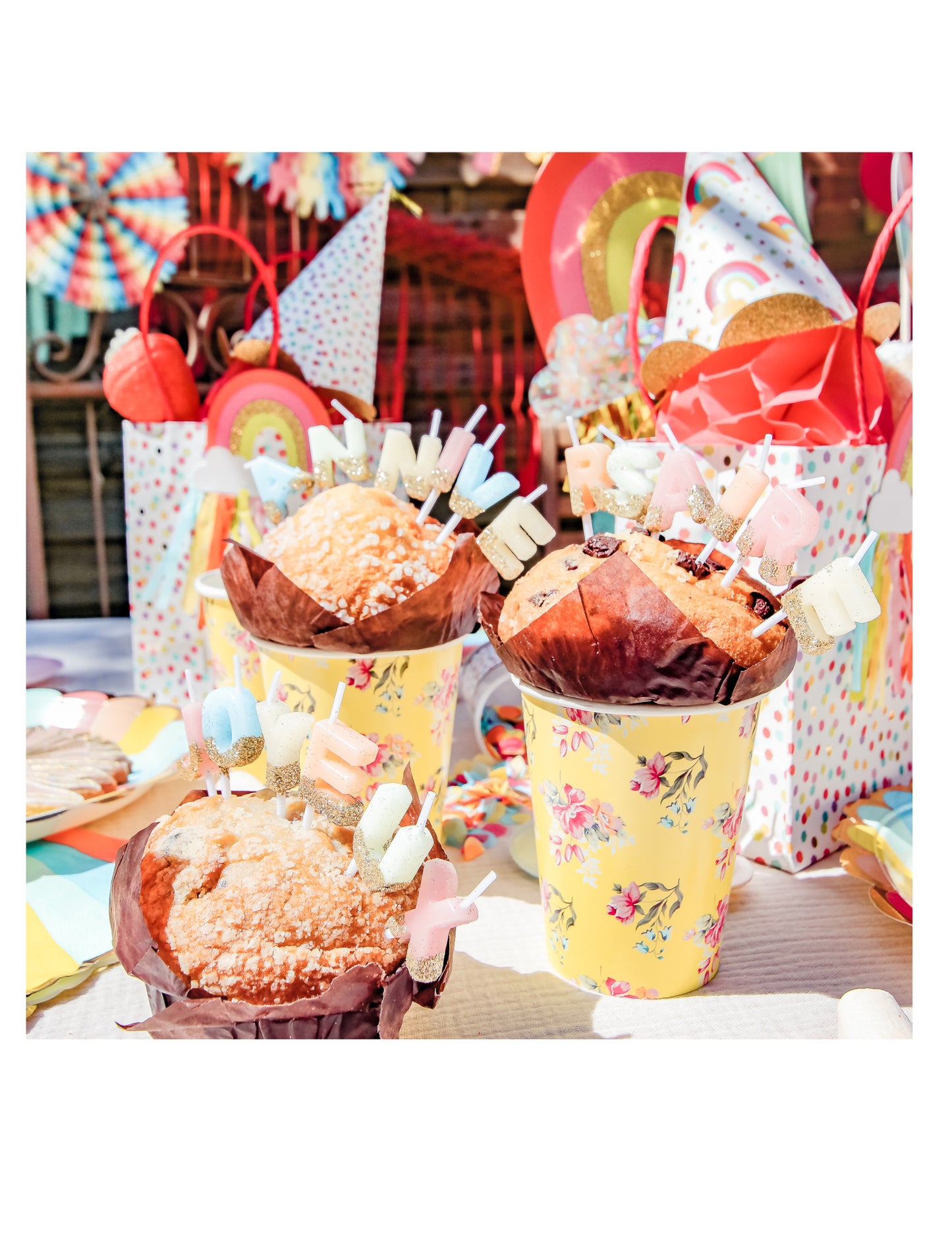 Többszínű születésnapi gyertyák arany csillámmal 4.3 cm, 18 darabos tétel