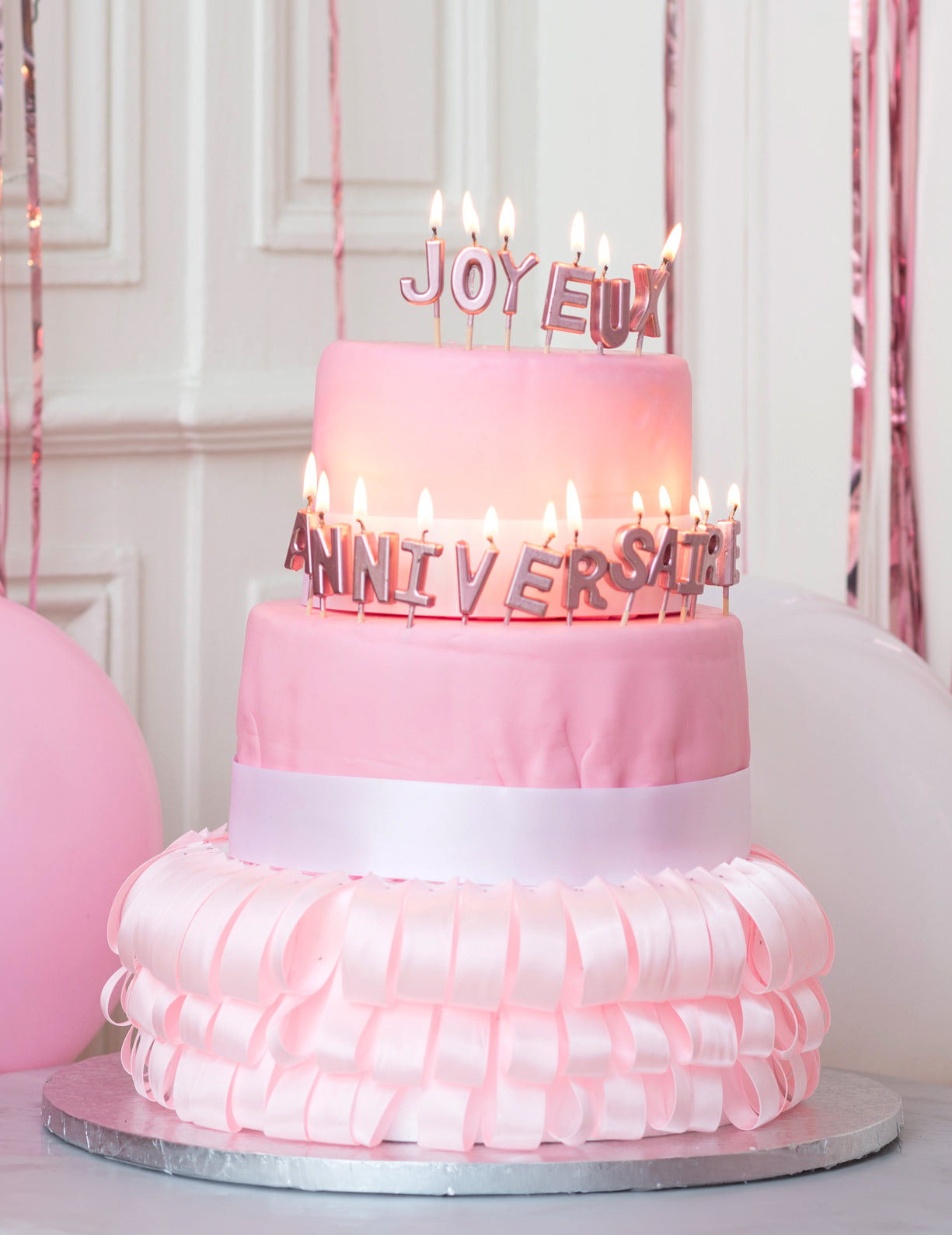 Gyertyák pálcikákon "Happy Birthday" felirattal, rozéarany metál, 4.3 cm tortához