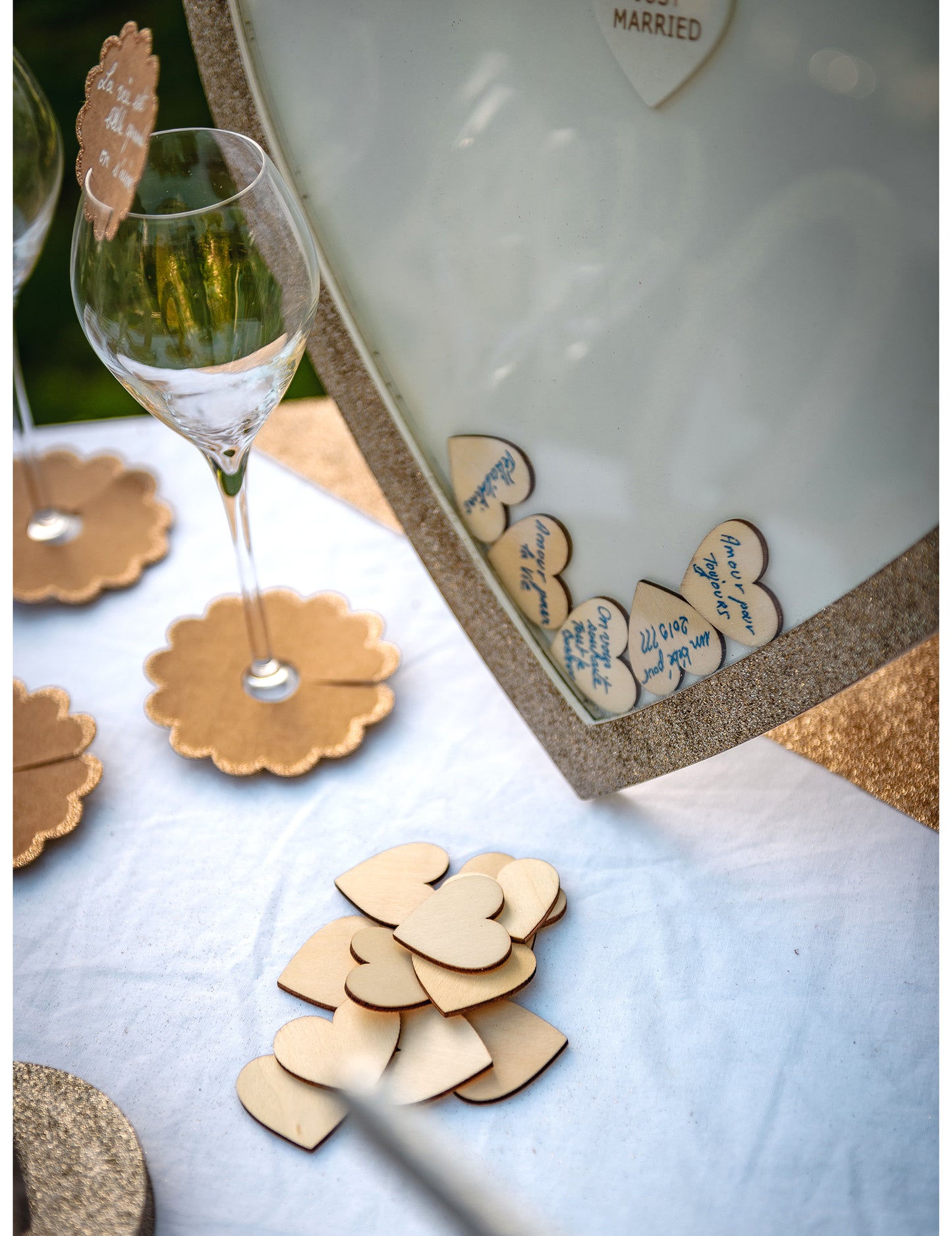 Vendégkönyv réz csillámos kerettel és fa szívekkel, 37 x 40 cm cm