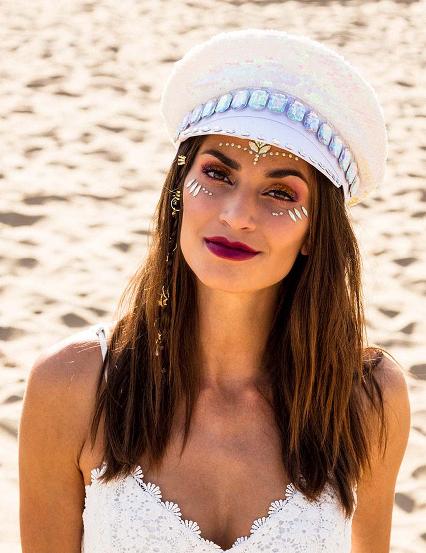 Reverzibilis flitterek kalap és felnőtt gyöngy és fehér