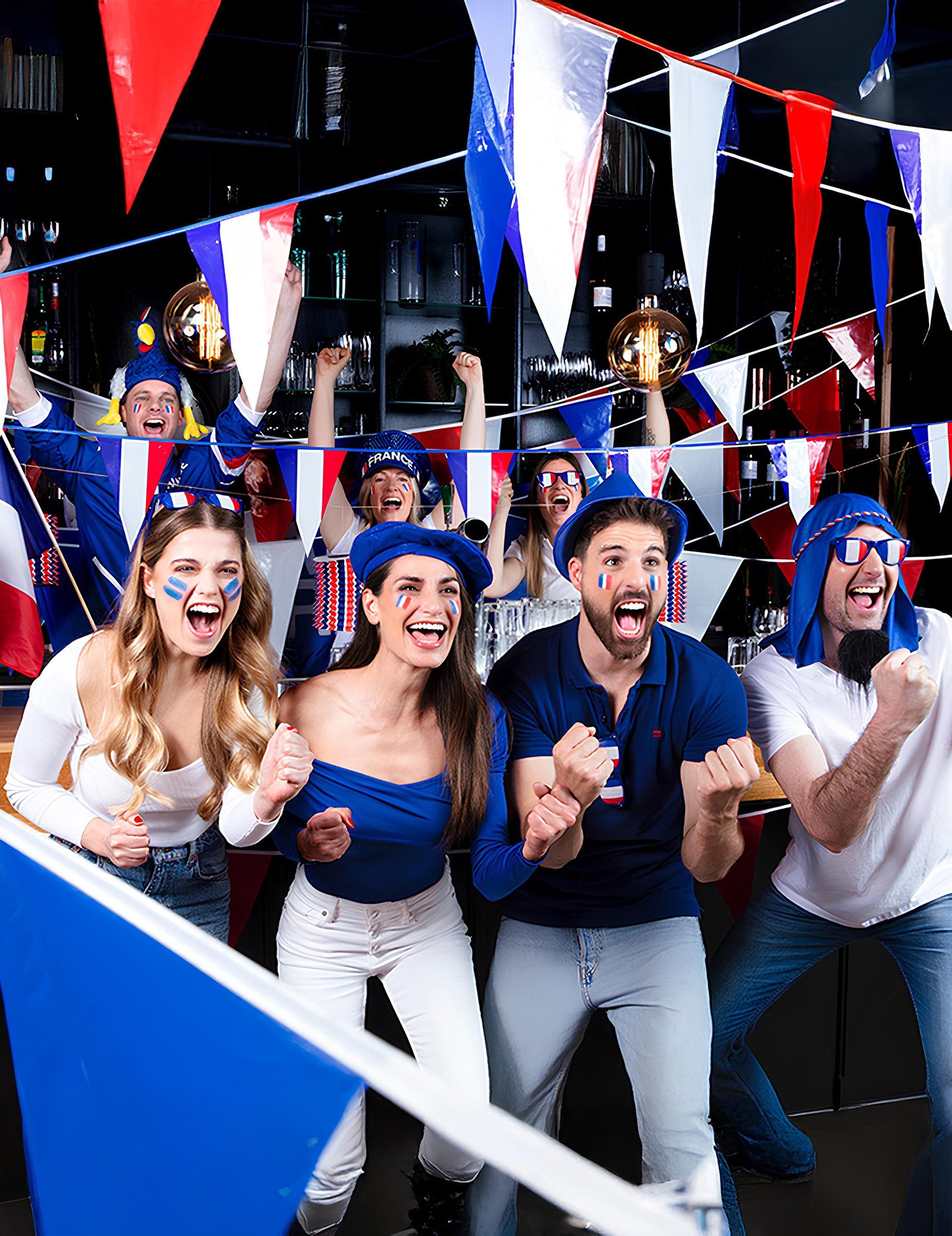 Kalapok támogatják a francia felnőttet