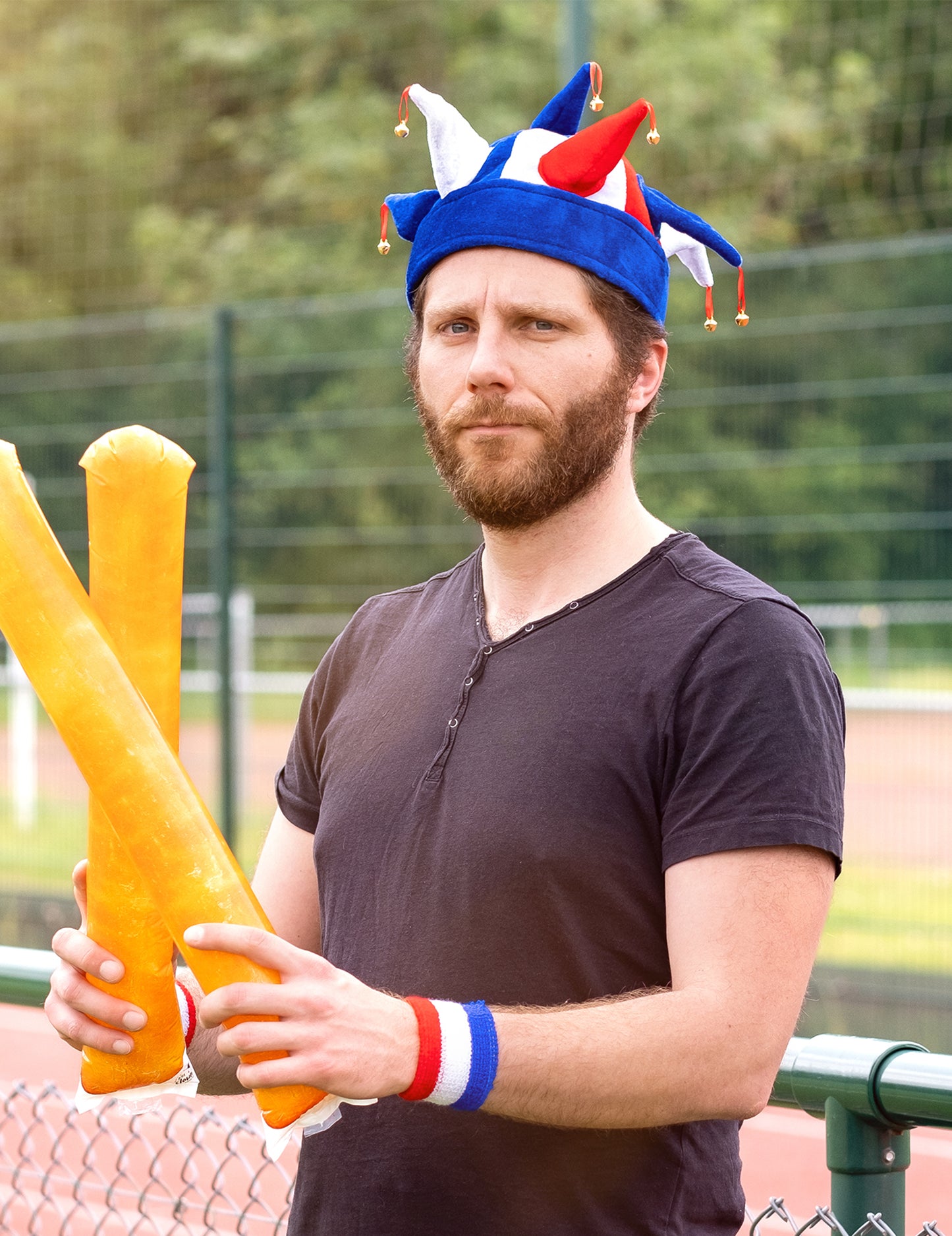 Tricolor Bouffon kalapja támogatja Franciaországot