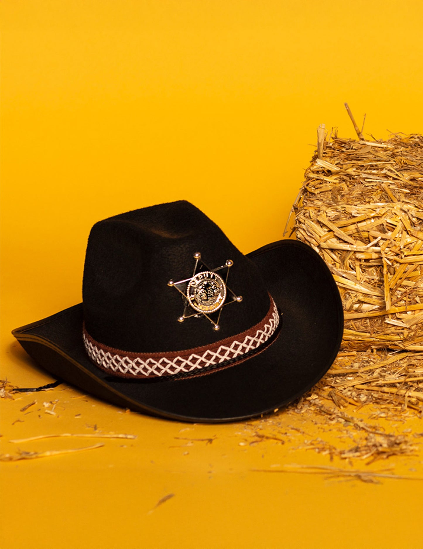 Fiú fekete seriff kalapja