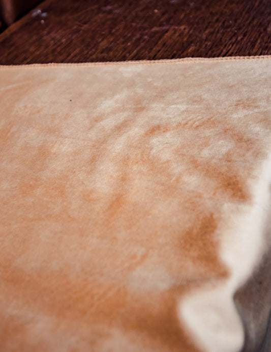 Détail de la texture velours du chemin de table en velours lavable pour fête