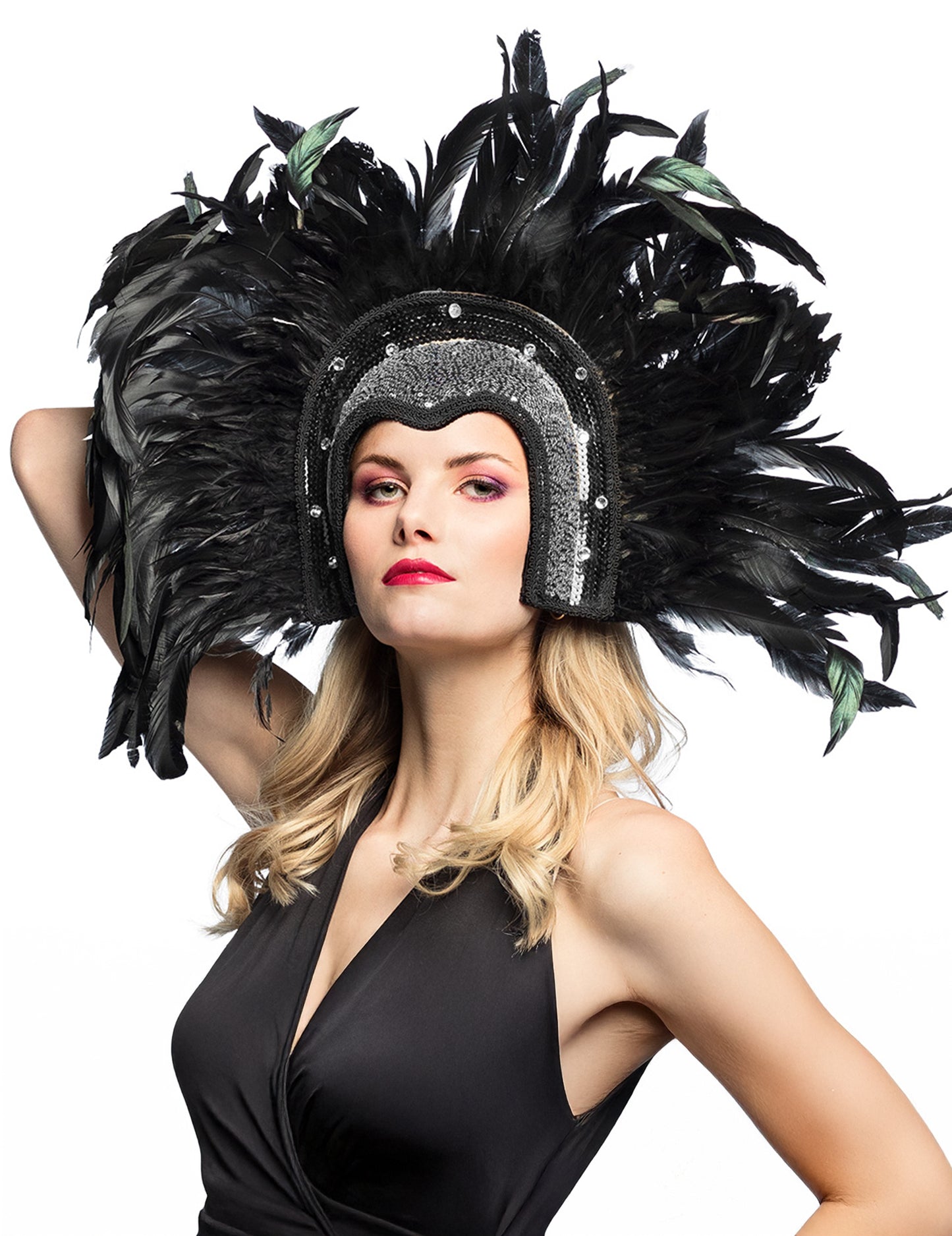 Fekete tollakkal díszített női brazil fejfedő