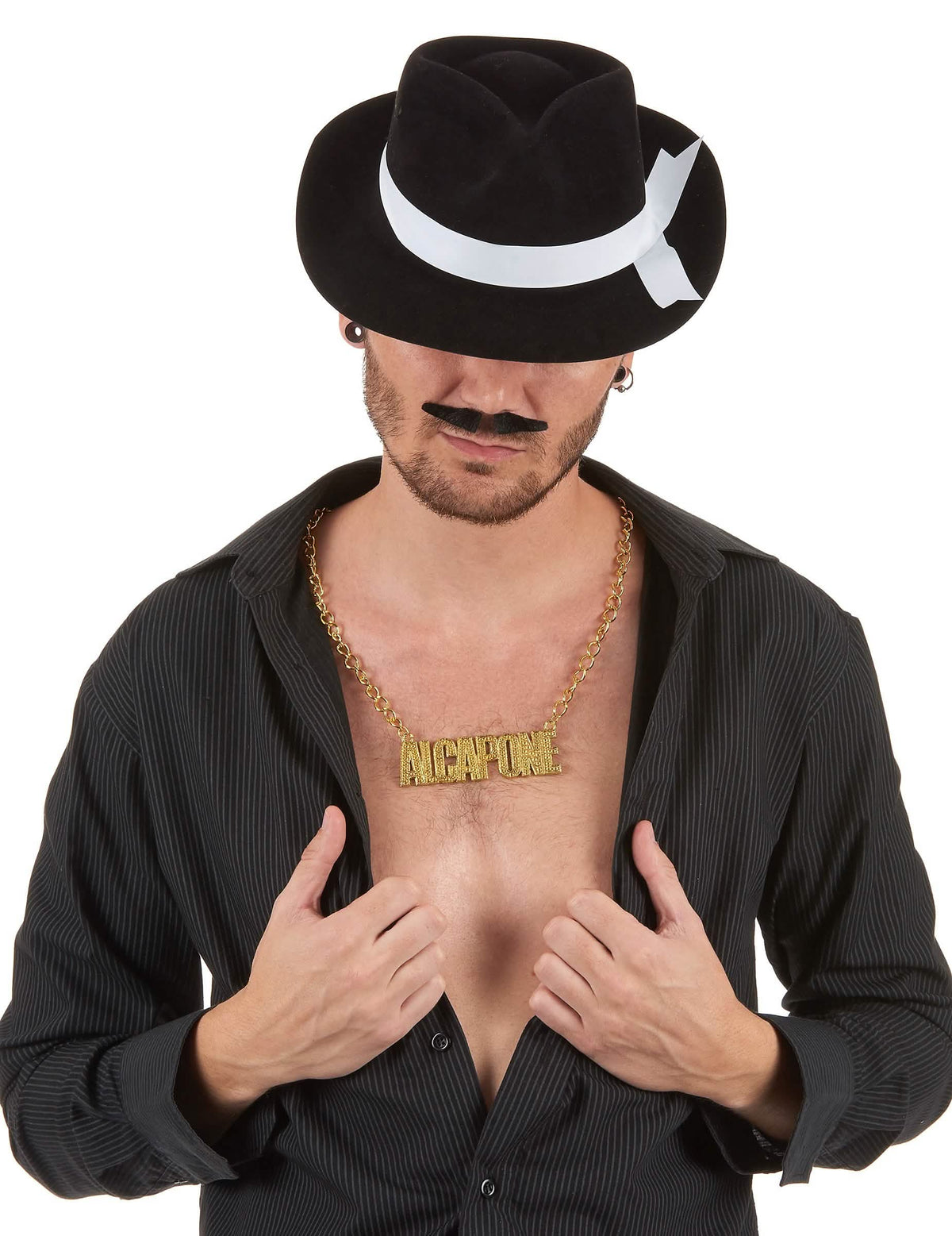 Al Capone gengszter nyakláncának bemutatása