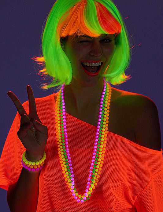 Effet fluorescent sous lumière noire du collier de perles pour adulte vert
