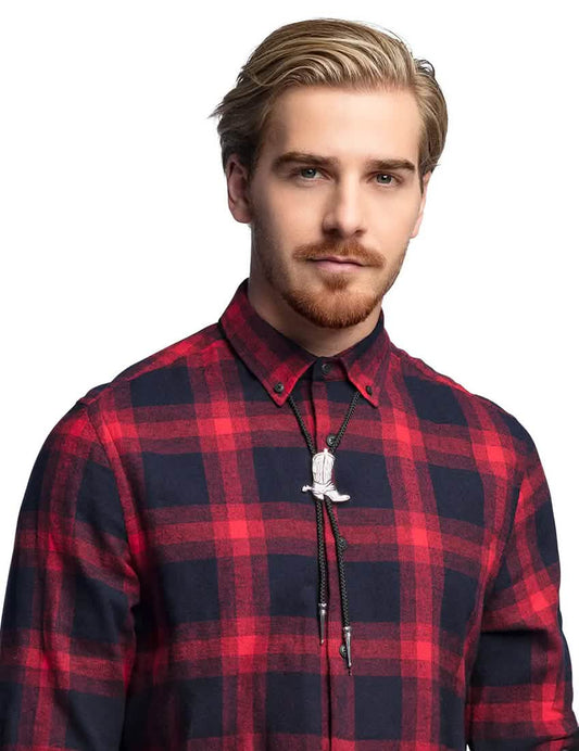 Vue de face du collier porté par un homme du collier western pour adulte