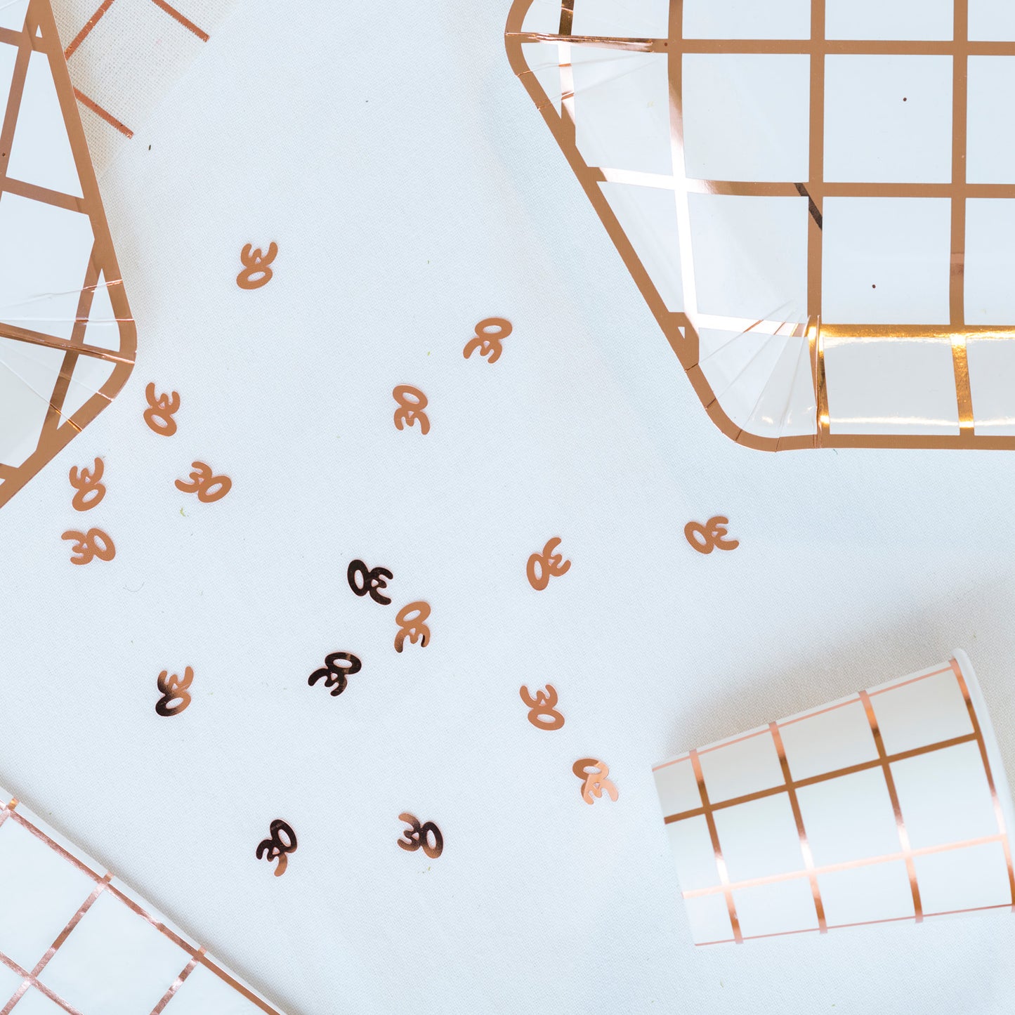 30. évfordulós rozéarany asztali konfetti, 17g, csillogó