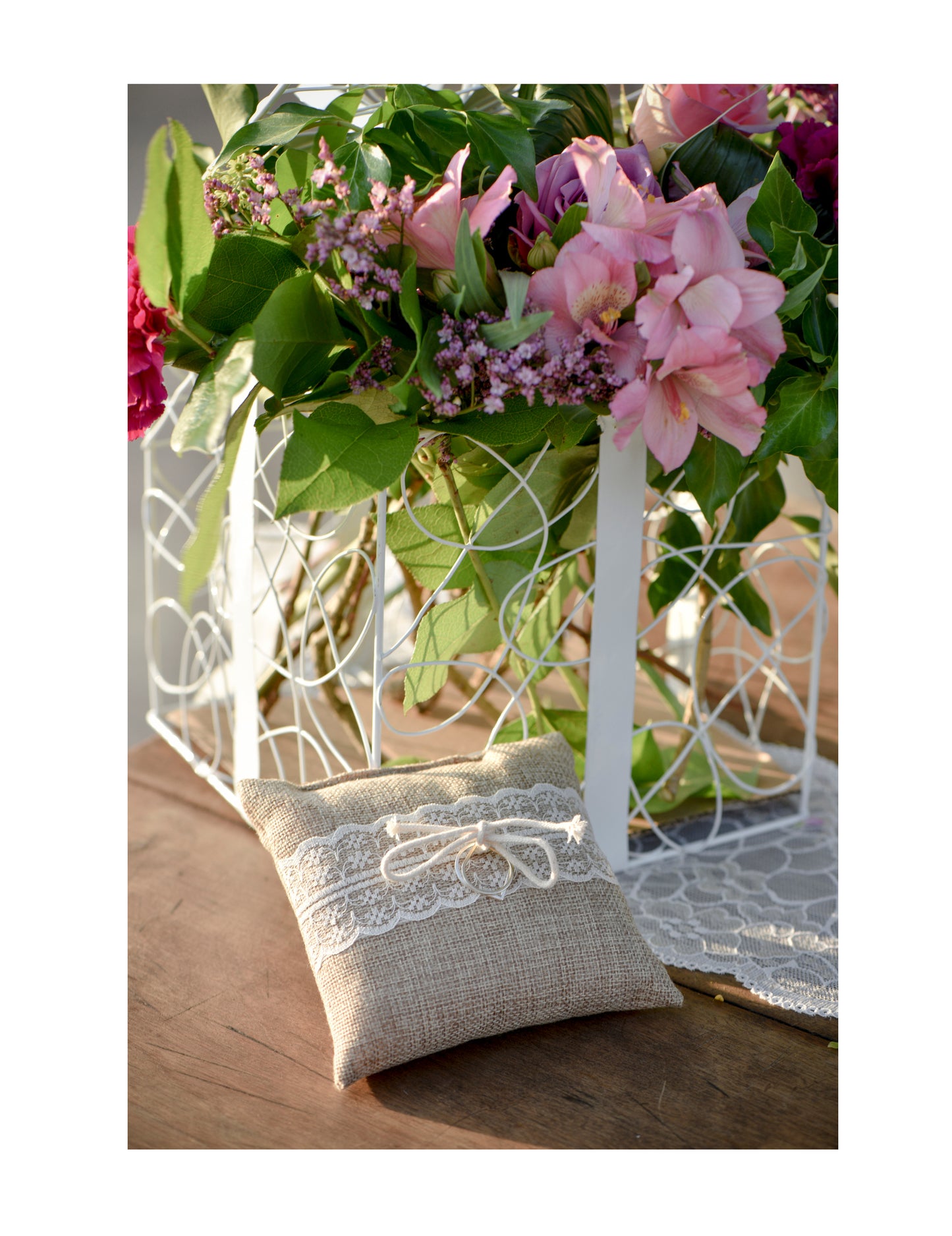 Párna a szövetségekhez jute és csipke 12 cm -ben