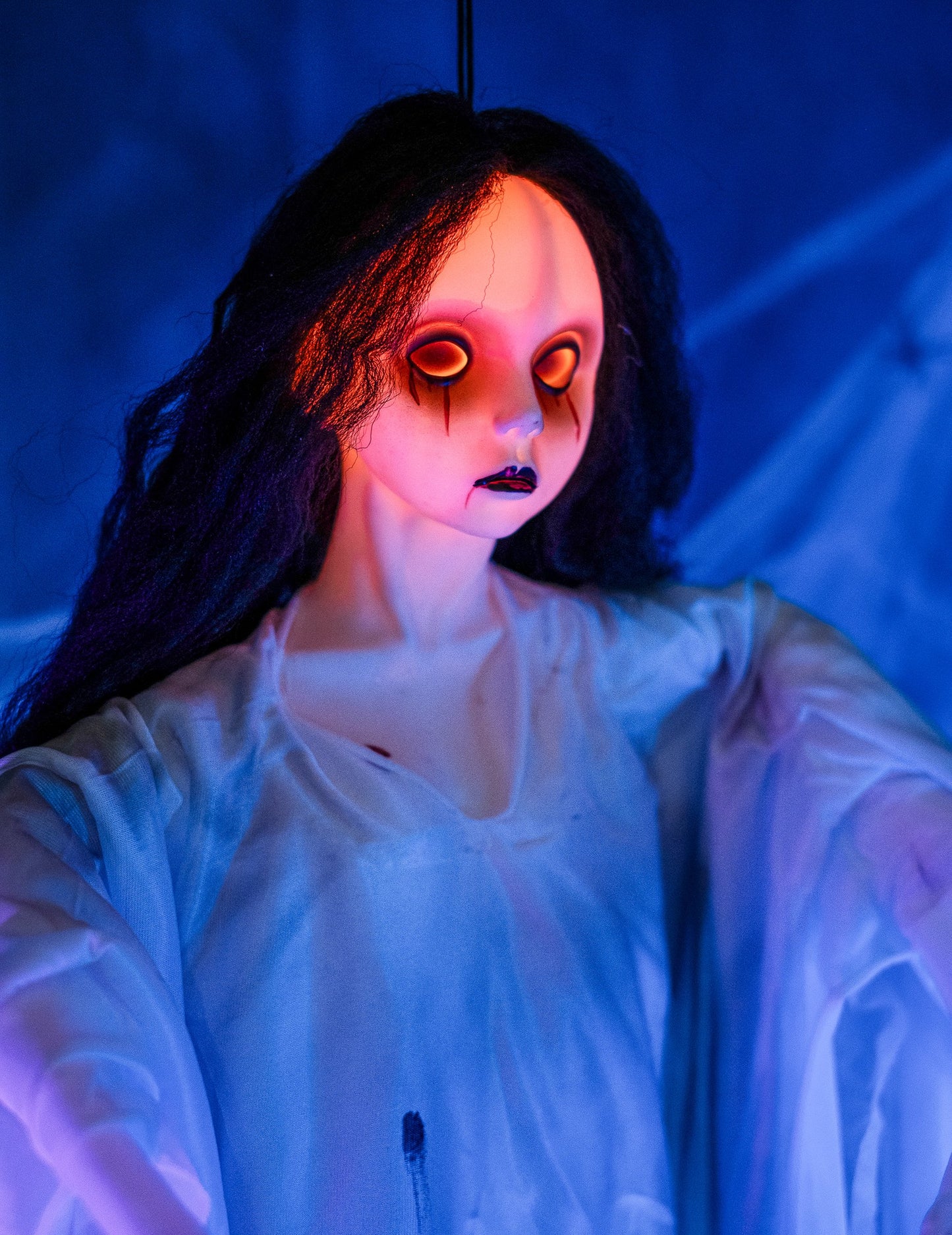 Világító fehér hölgy lógó dekoráció 90 cm -es halloween