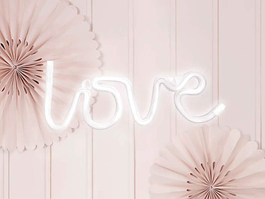 Mise en scène de la décoration lumineuse néon led love blanc à piles