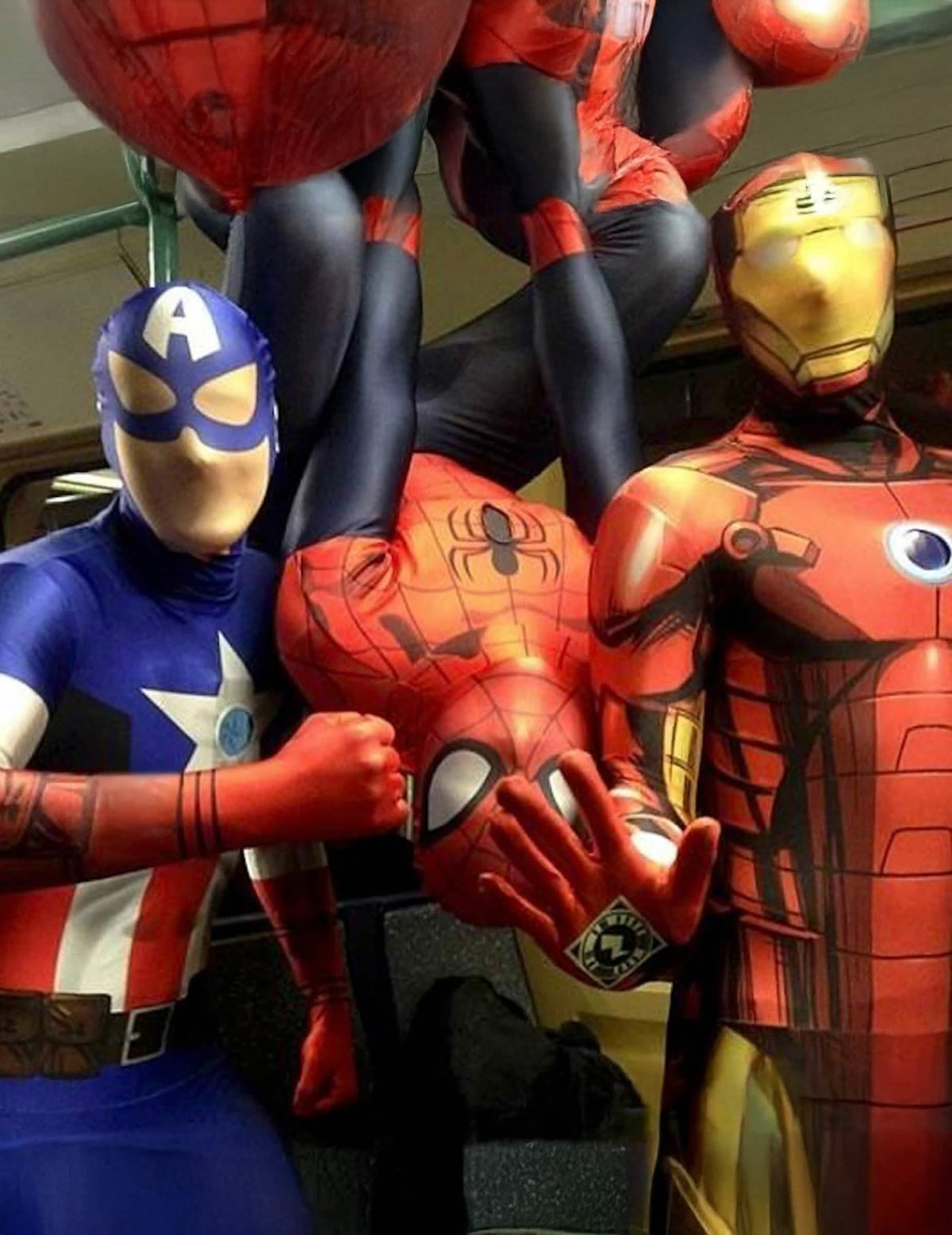 Helyzetkép más klasszikus Captain America™ Morphsuits™ szuperhősökkel