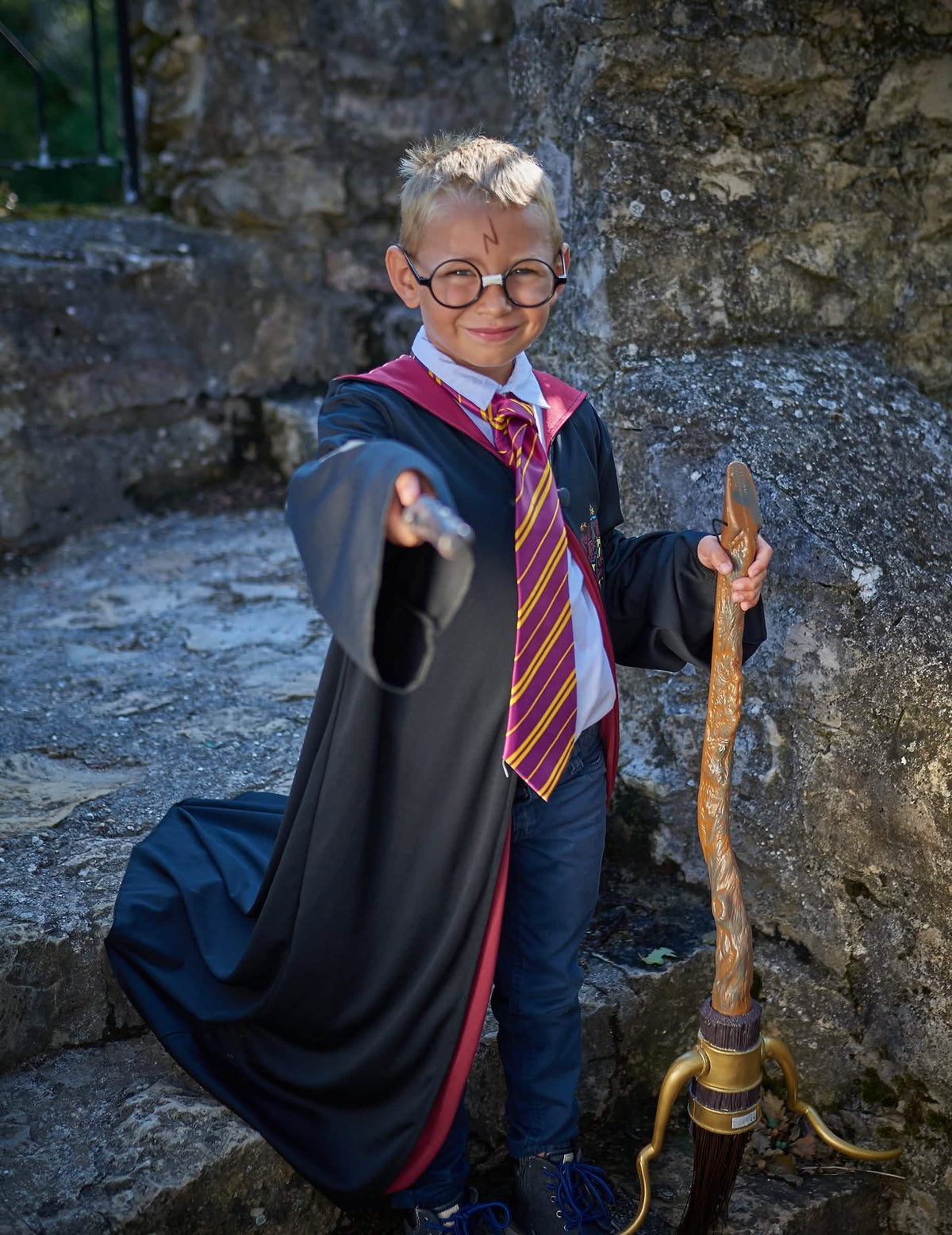 Beállítás a gyermek Harry Potter™ jelmez seprűjével