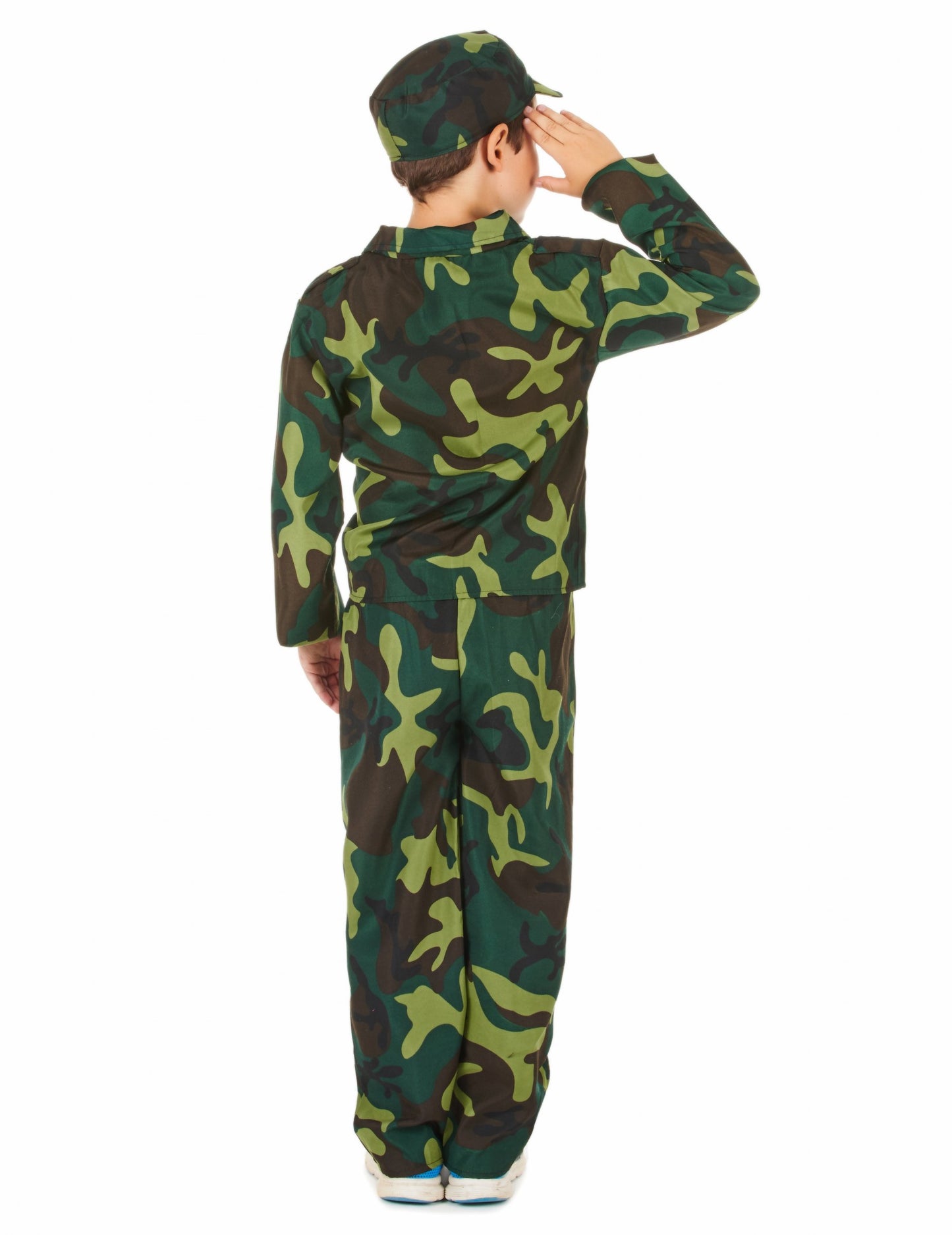 Hátulról nézet a zöld és barna katonai álcázó jelmeznek fiúknak