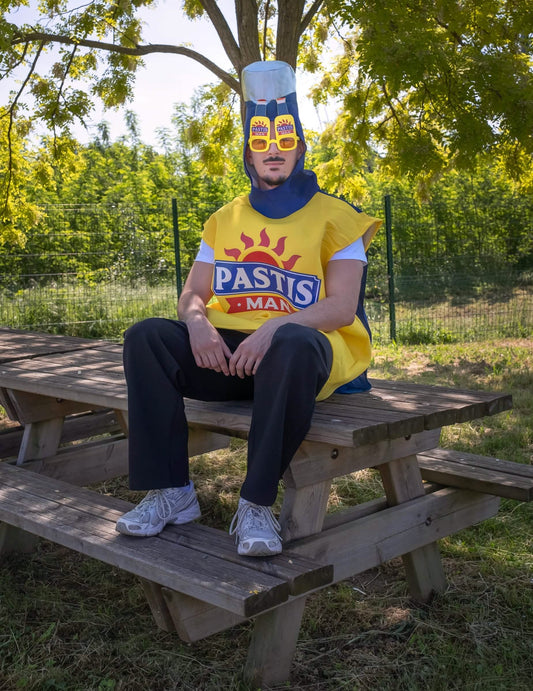 Pastis ember ember álruhában