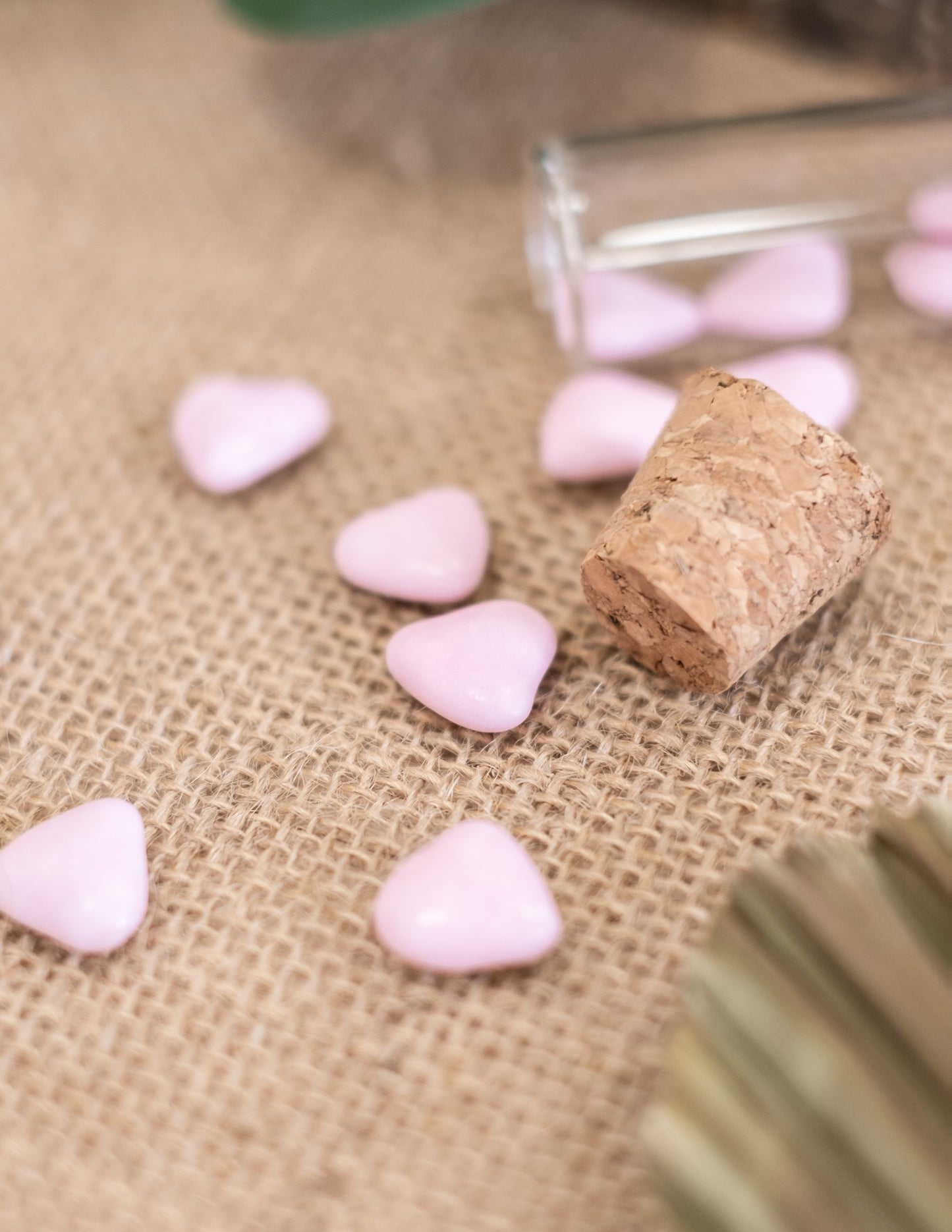 Mini szív alakú csokoládé drazsék, világos rózsaszín, 250g, esküvőkre