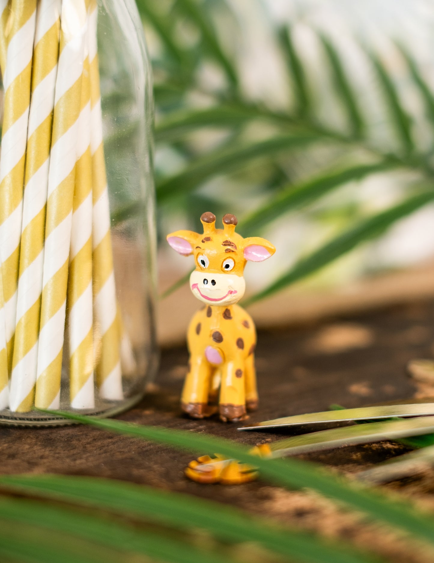 Zsiráf gyanta figura 3 cm 3x cm szafari téma